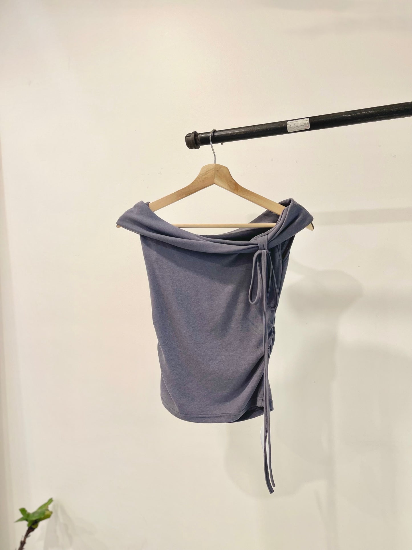 ELLIE Off-shoulder tank