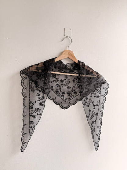 HUE Large triangle scarf