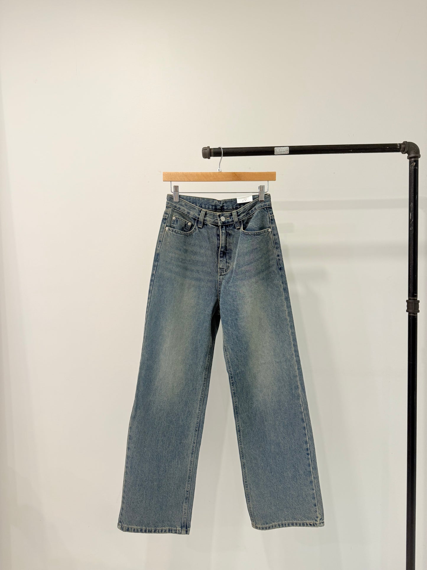 SENCH Straight legged jeans