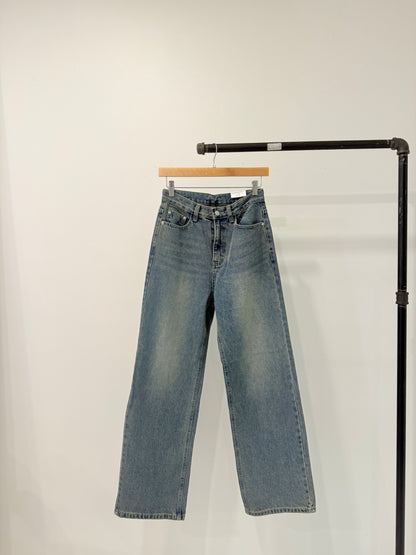 SENCH Straight legged jeans