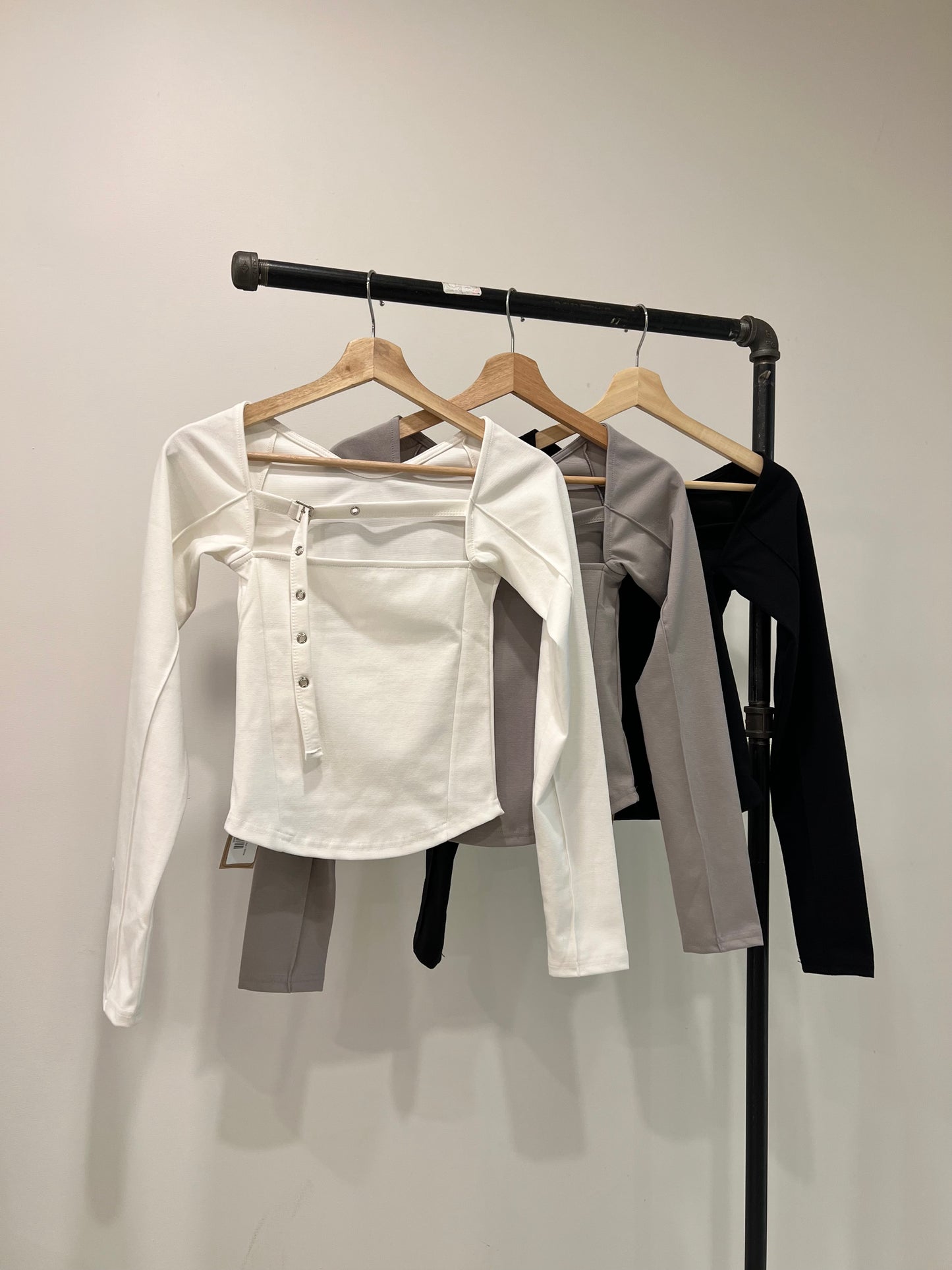 RUDY Belted neckline top