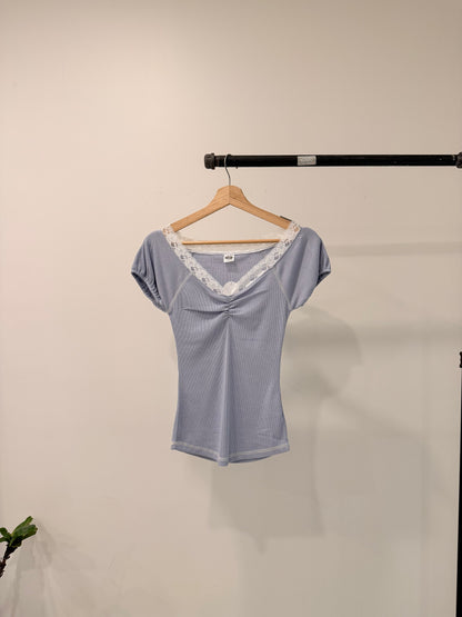 DAPHNE Lace trim top