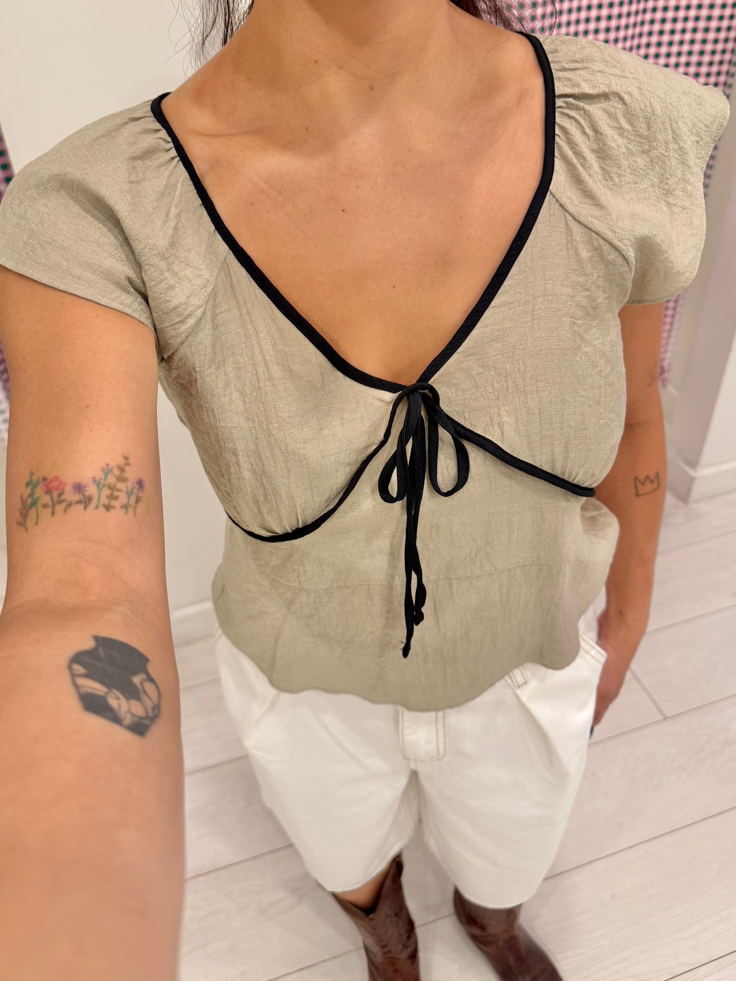 TRILL Contrast Piping top
