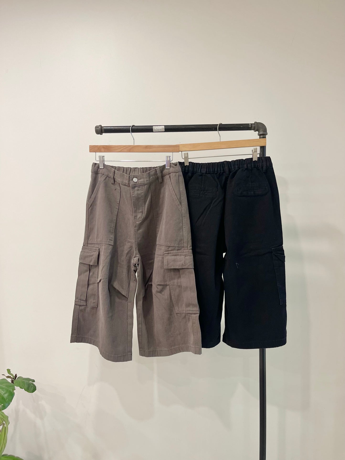 OAK Wide-leg cargo shorts