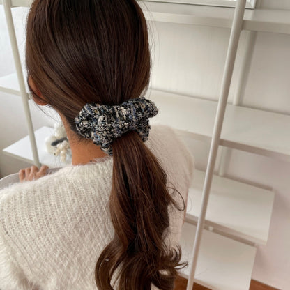 WENDY Tweed scrunchie