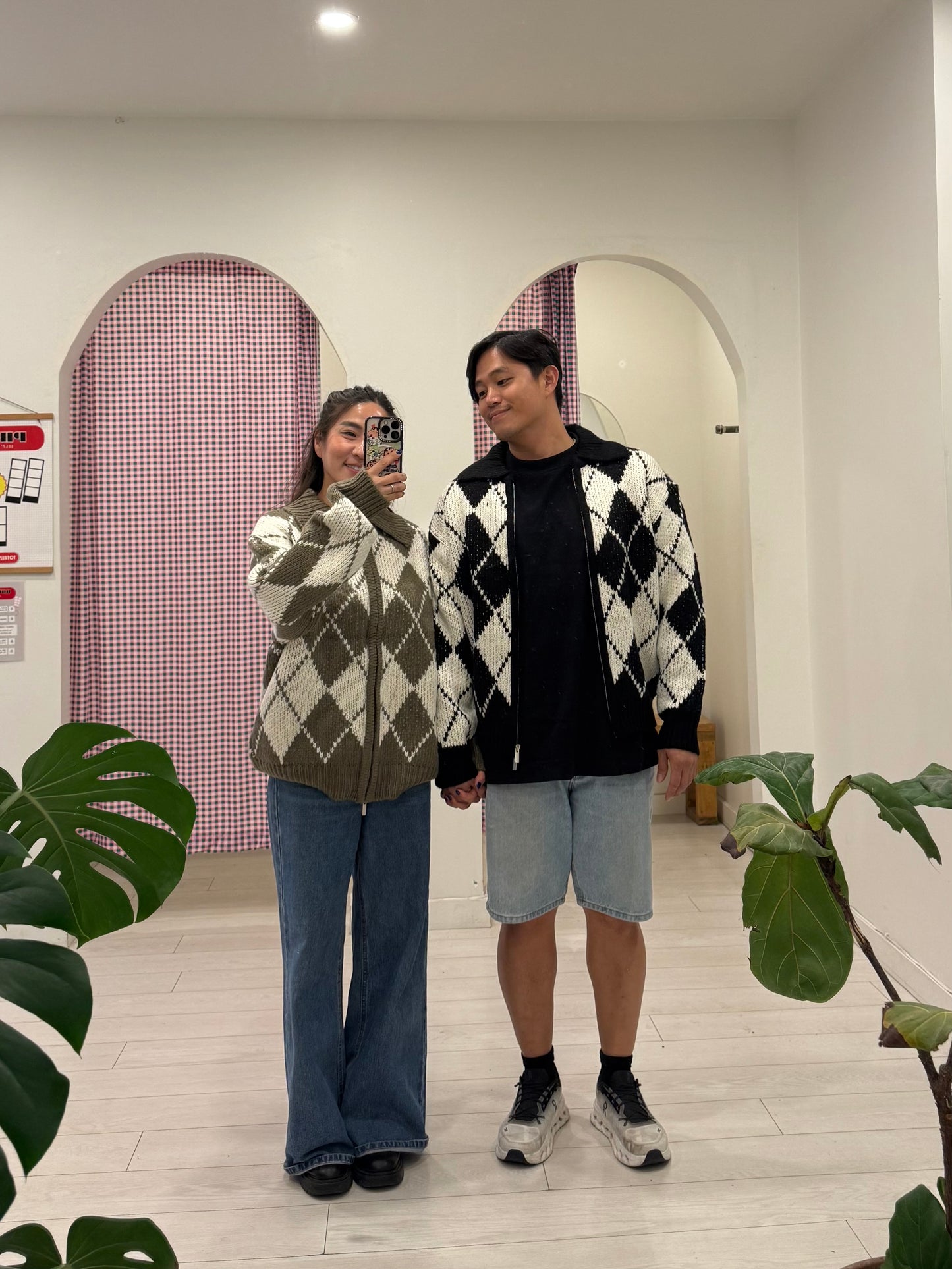 TOHO Argyle zip-up sweater