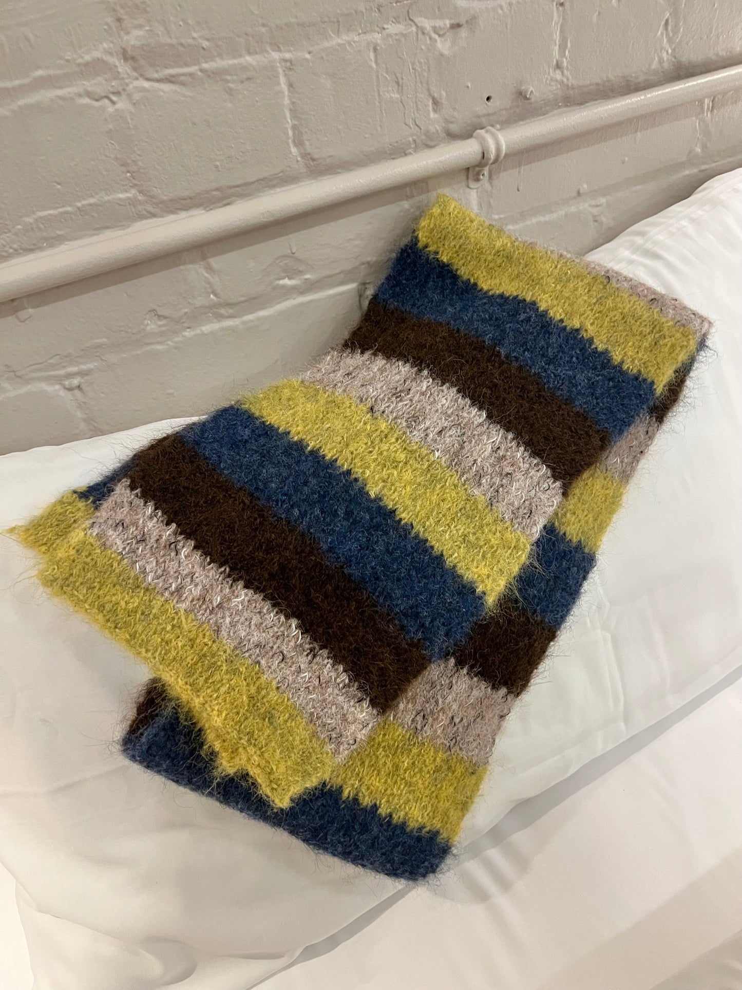 IMAGINE Fuzzy stripe scarf