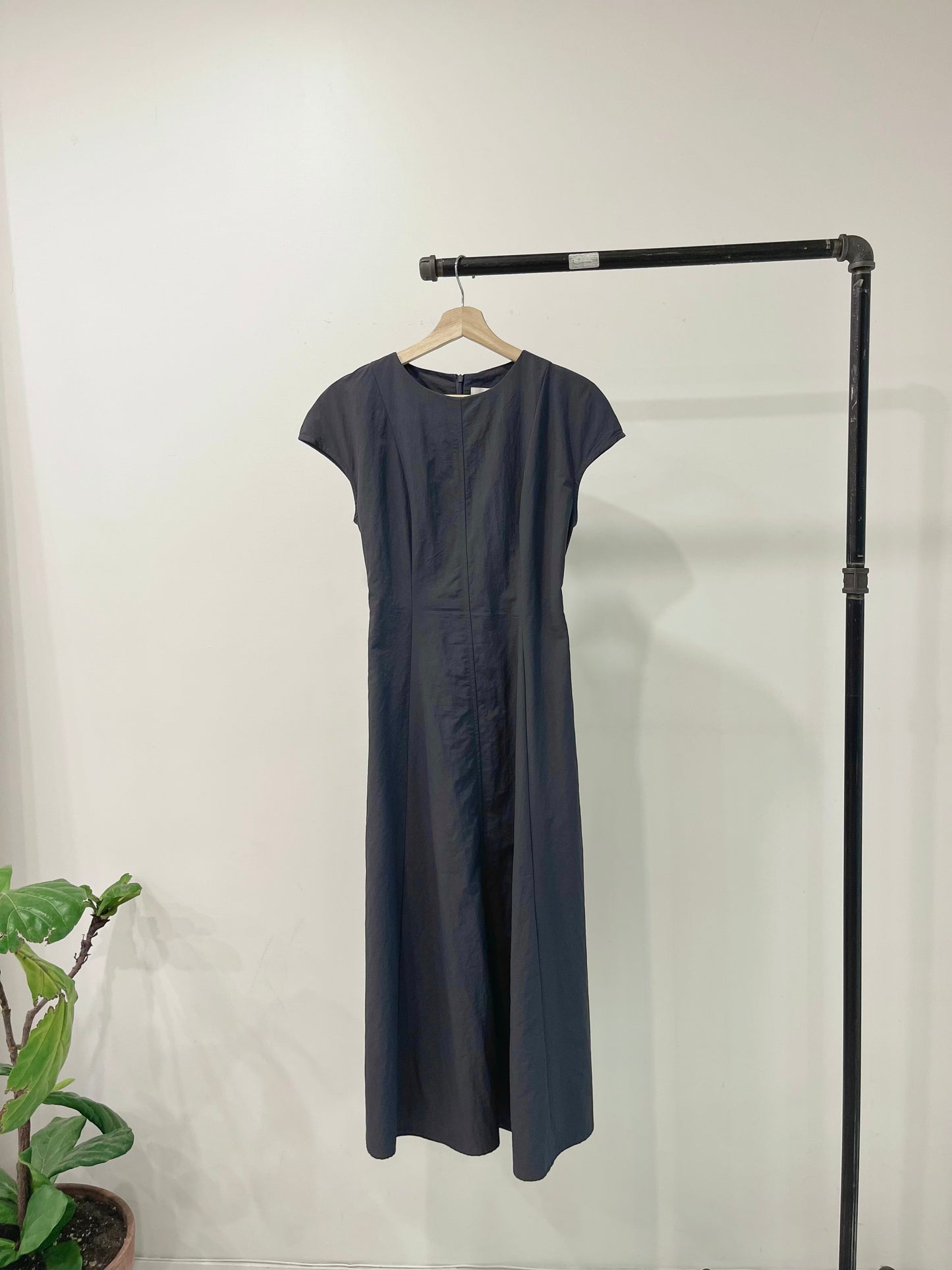 SOPHIE Cap-sleeve midi dress