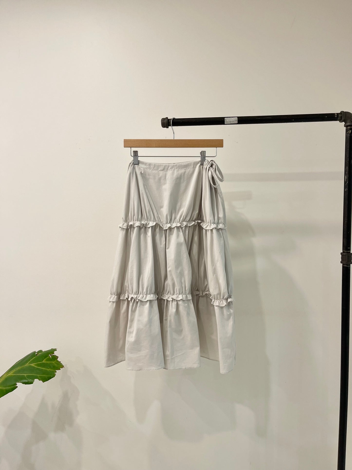 KYGO Adjustable tiered skirt
