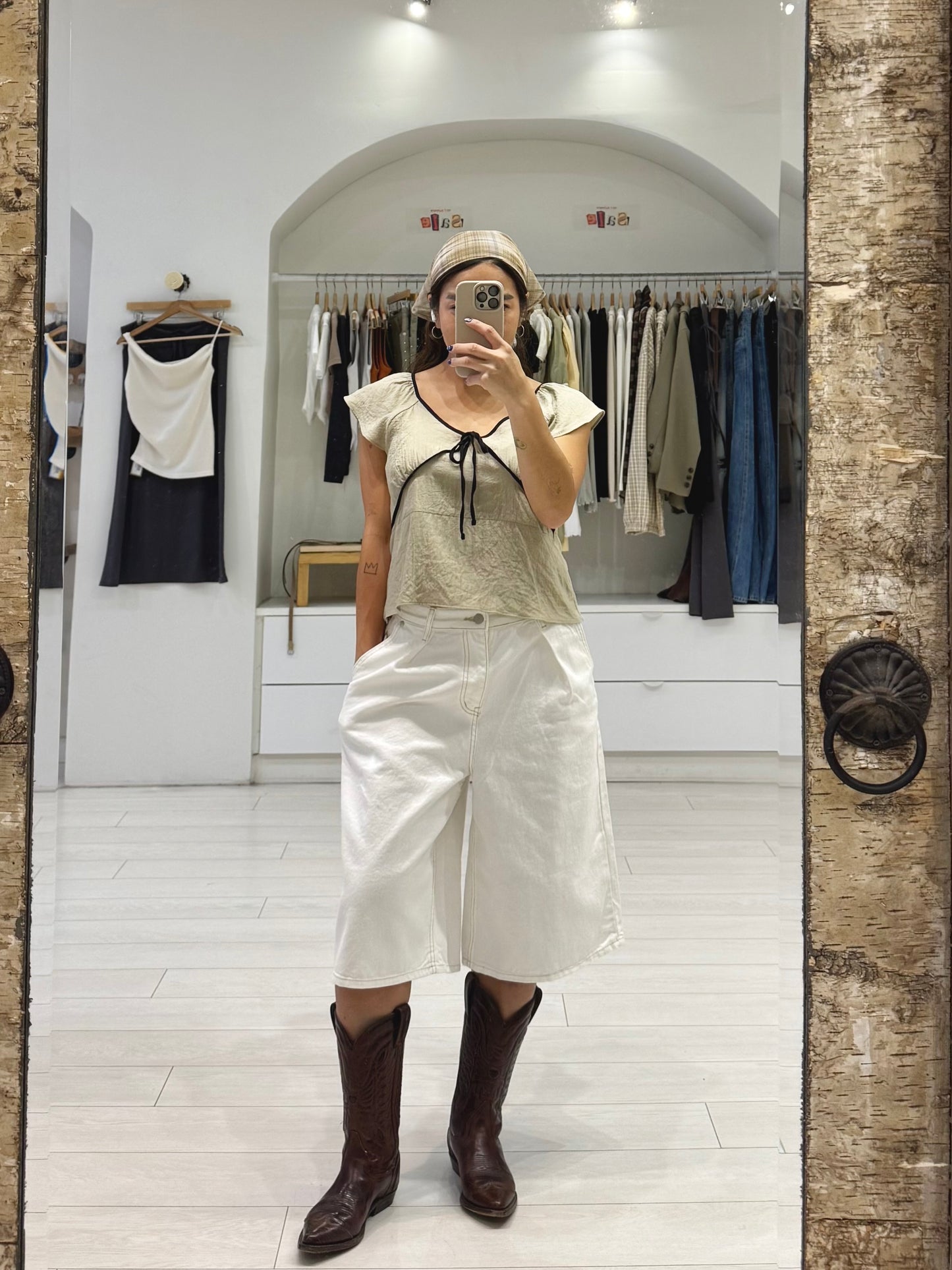 TRILL Contrast Piping top