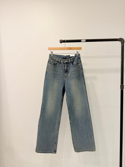 SENCH Straight legged jeans