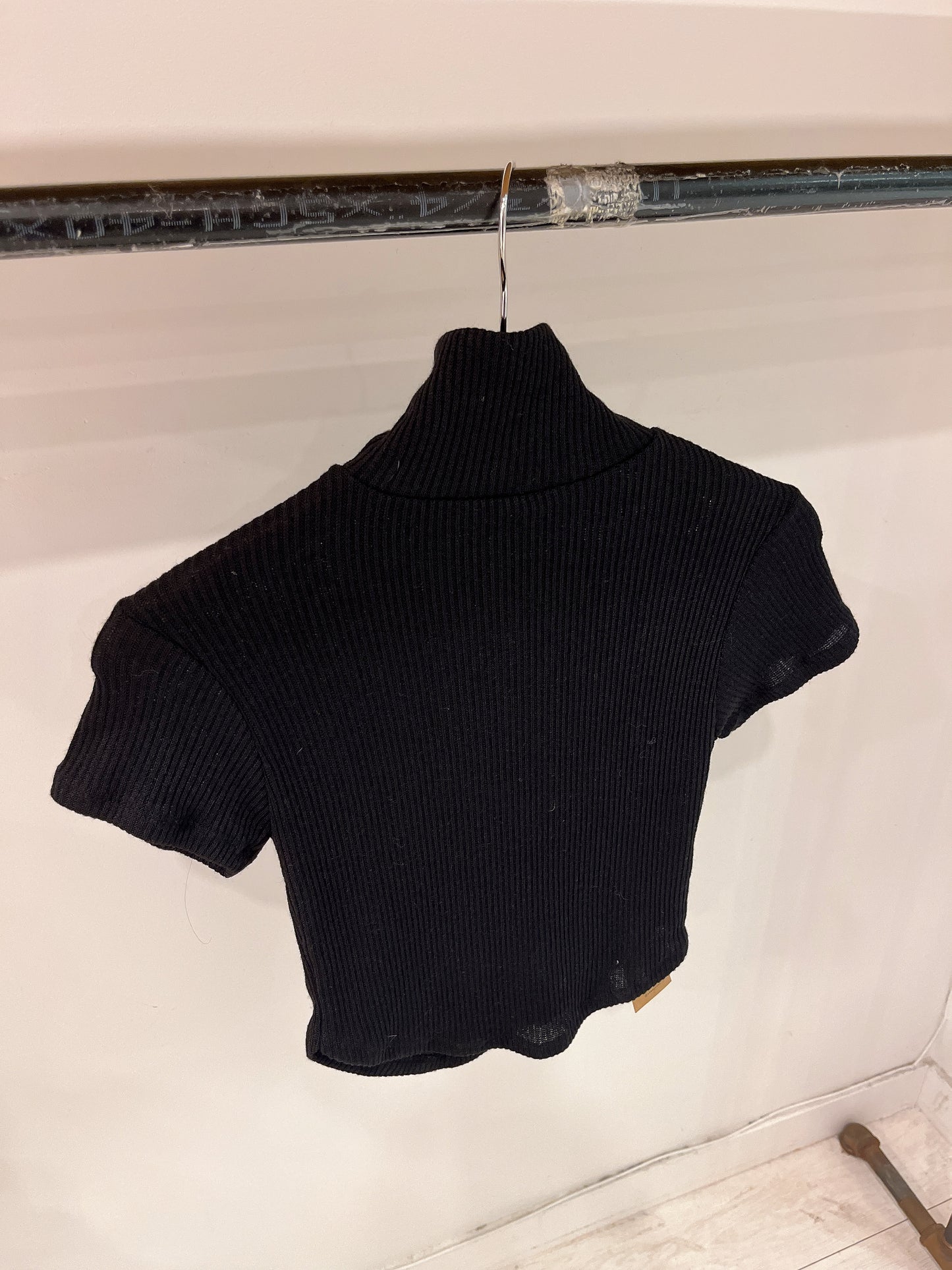 RINGLE Ribbed turtleneck tee