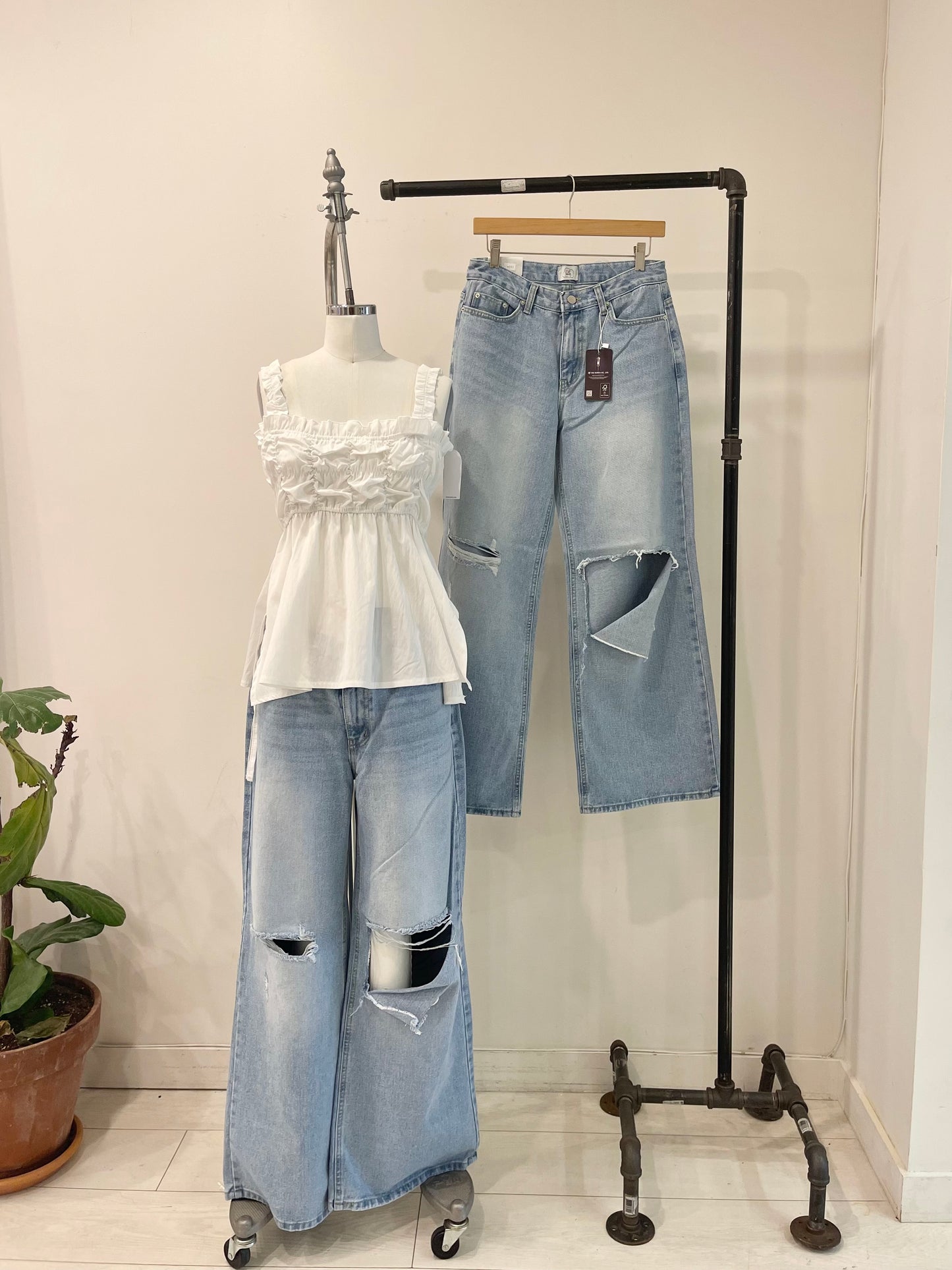 DORA Ripped wide-leg jeans