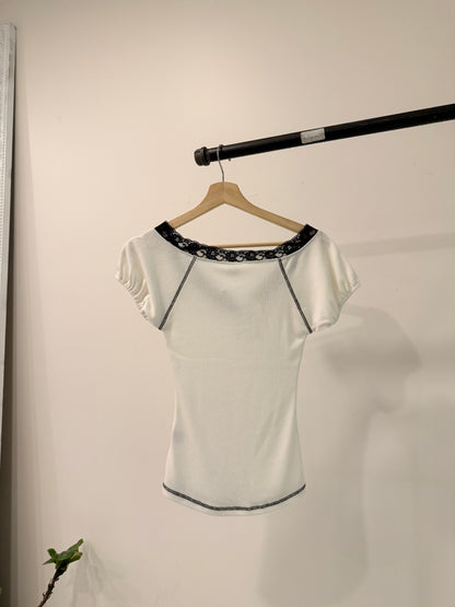 DAPHNE Lace trim top