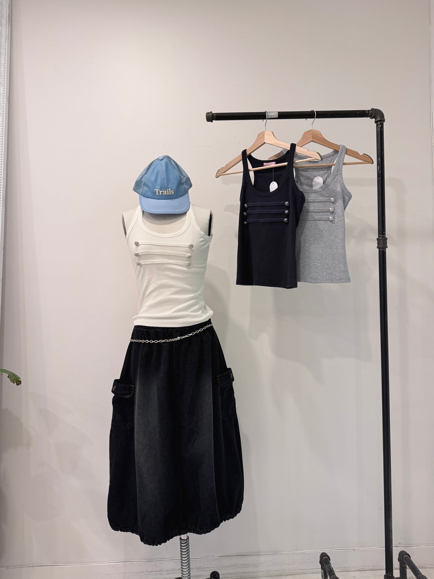 DELIA Button-trim tank