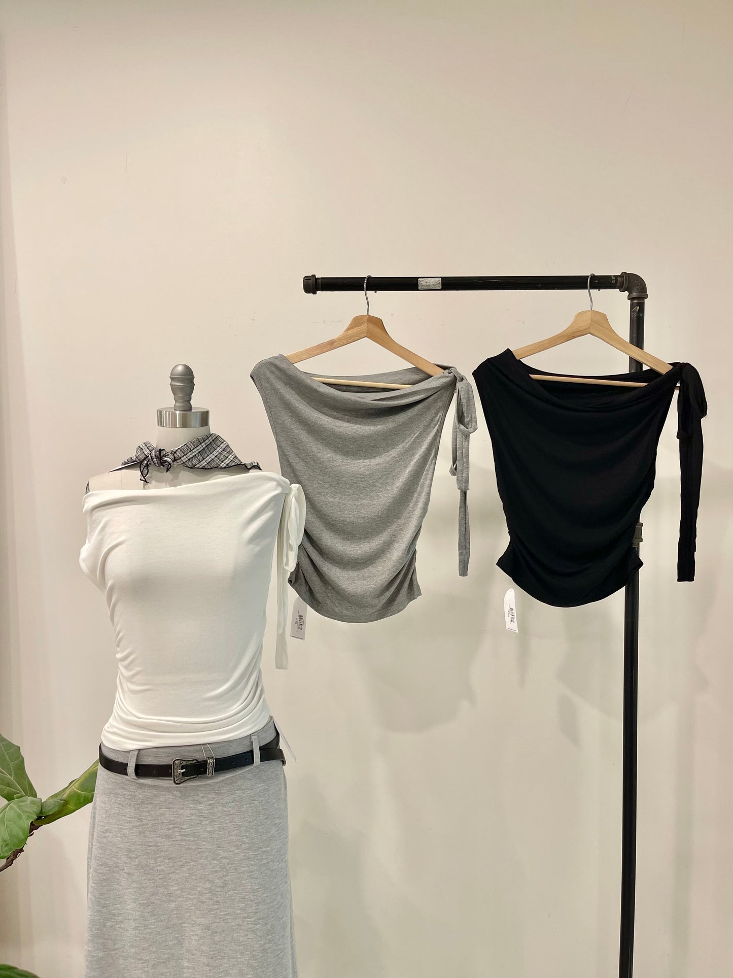 SUNNY Off shoulder top