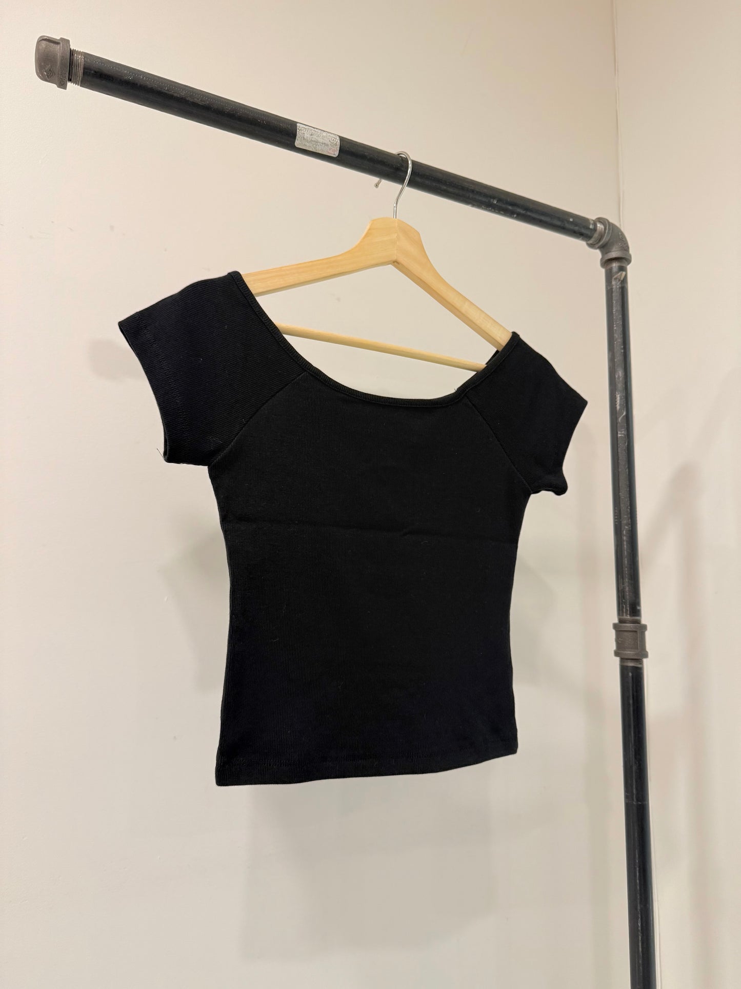 DESO Off shoulder top