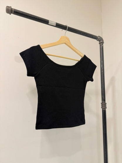 DESO Off shoulder top