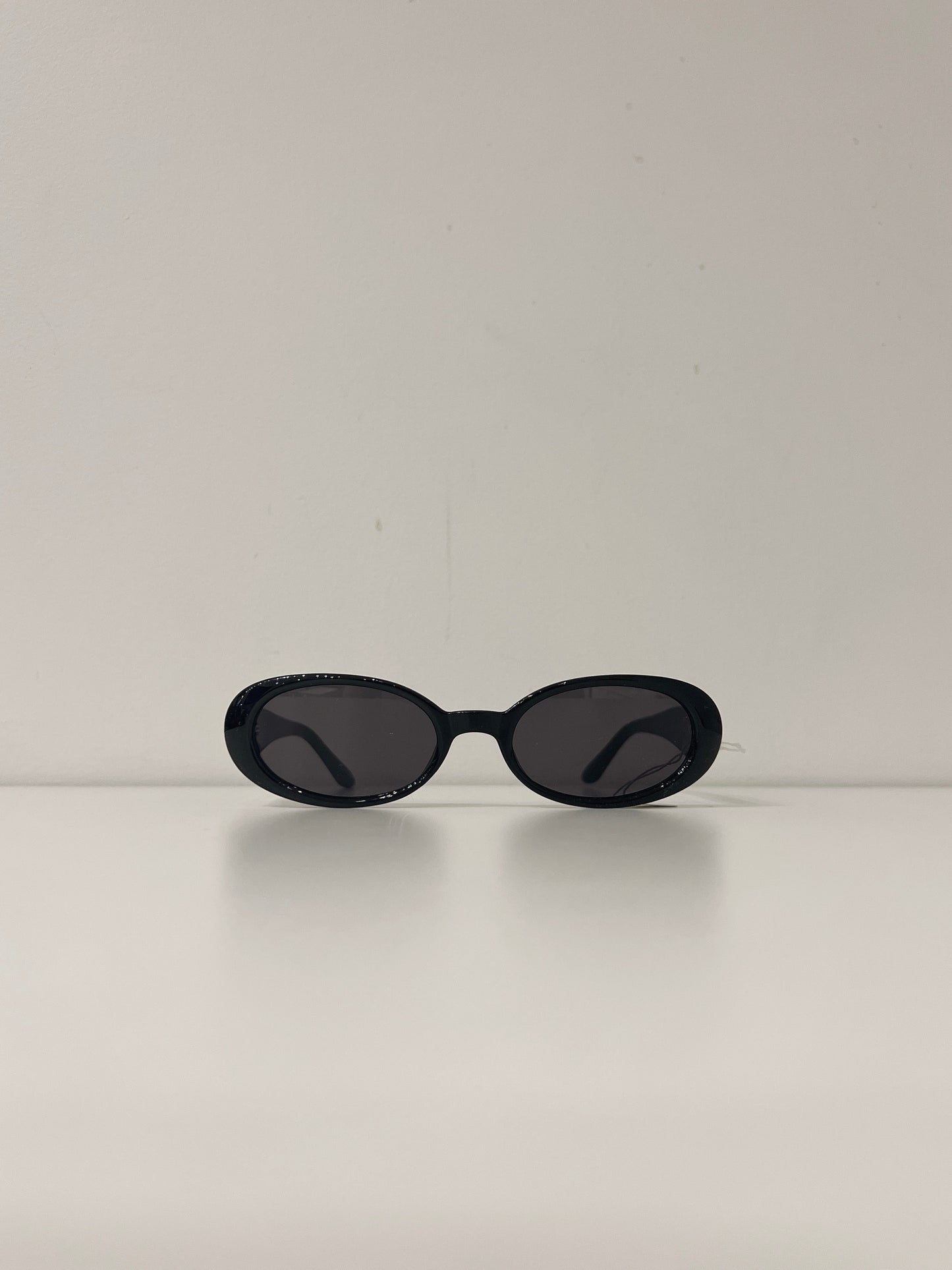 CROWN Oval sunnies