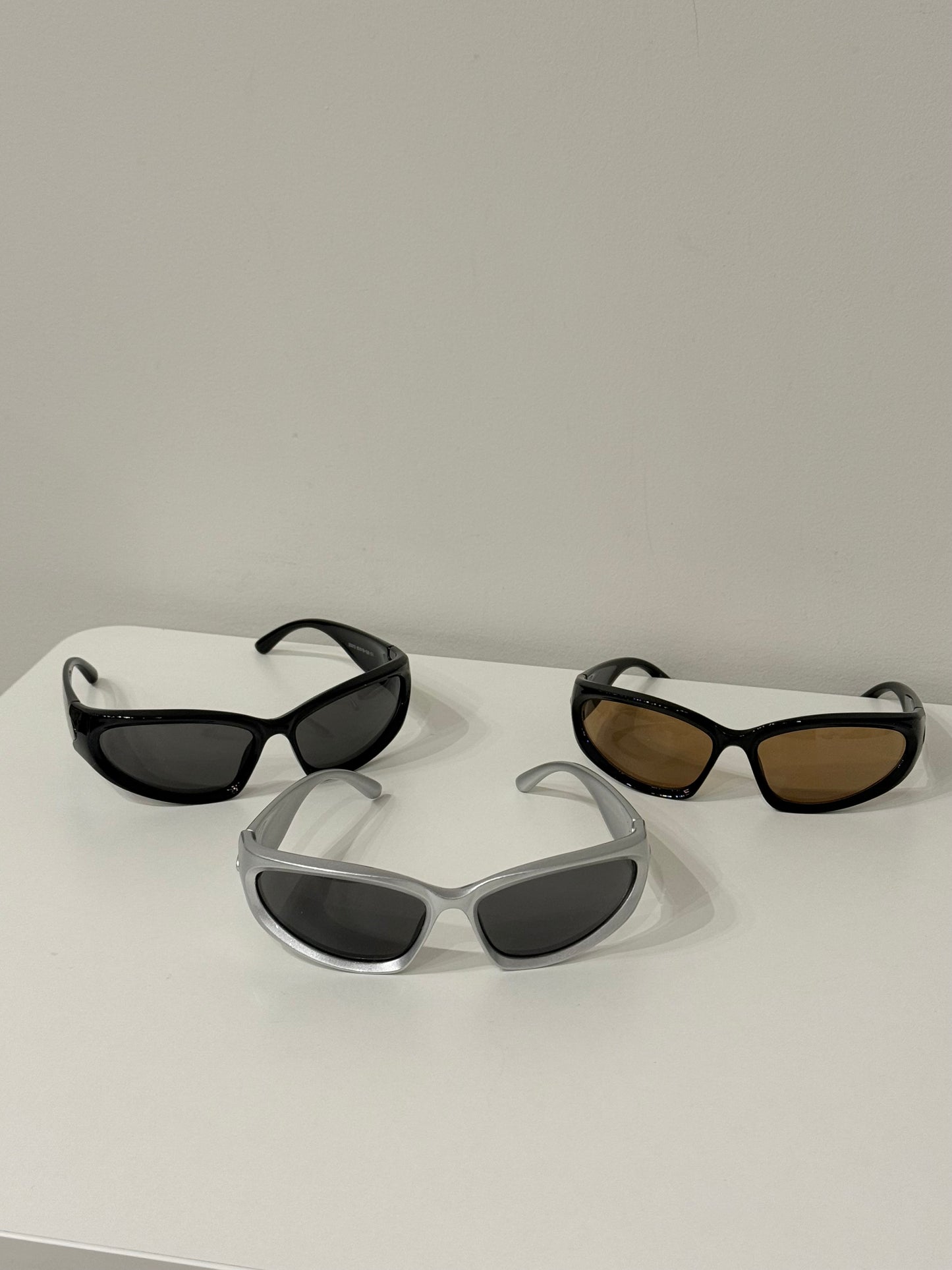 Y2K Oval racer sunnies