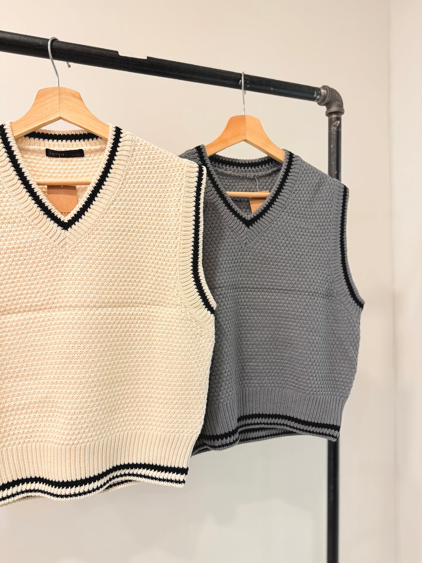 KIND Knit vest
