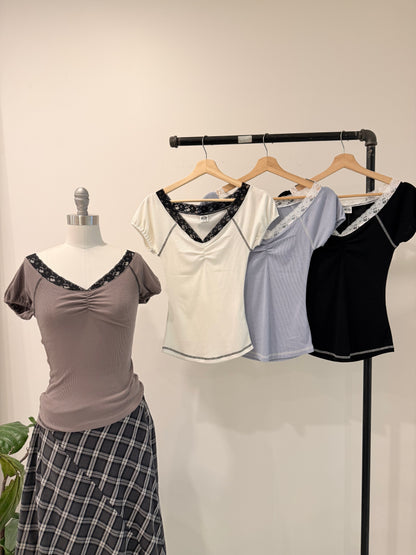 DAPHNE Lace trim top
