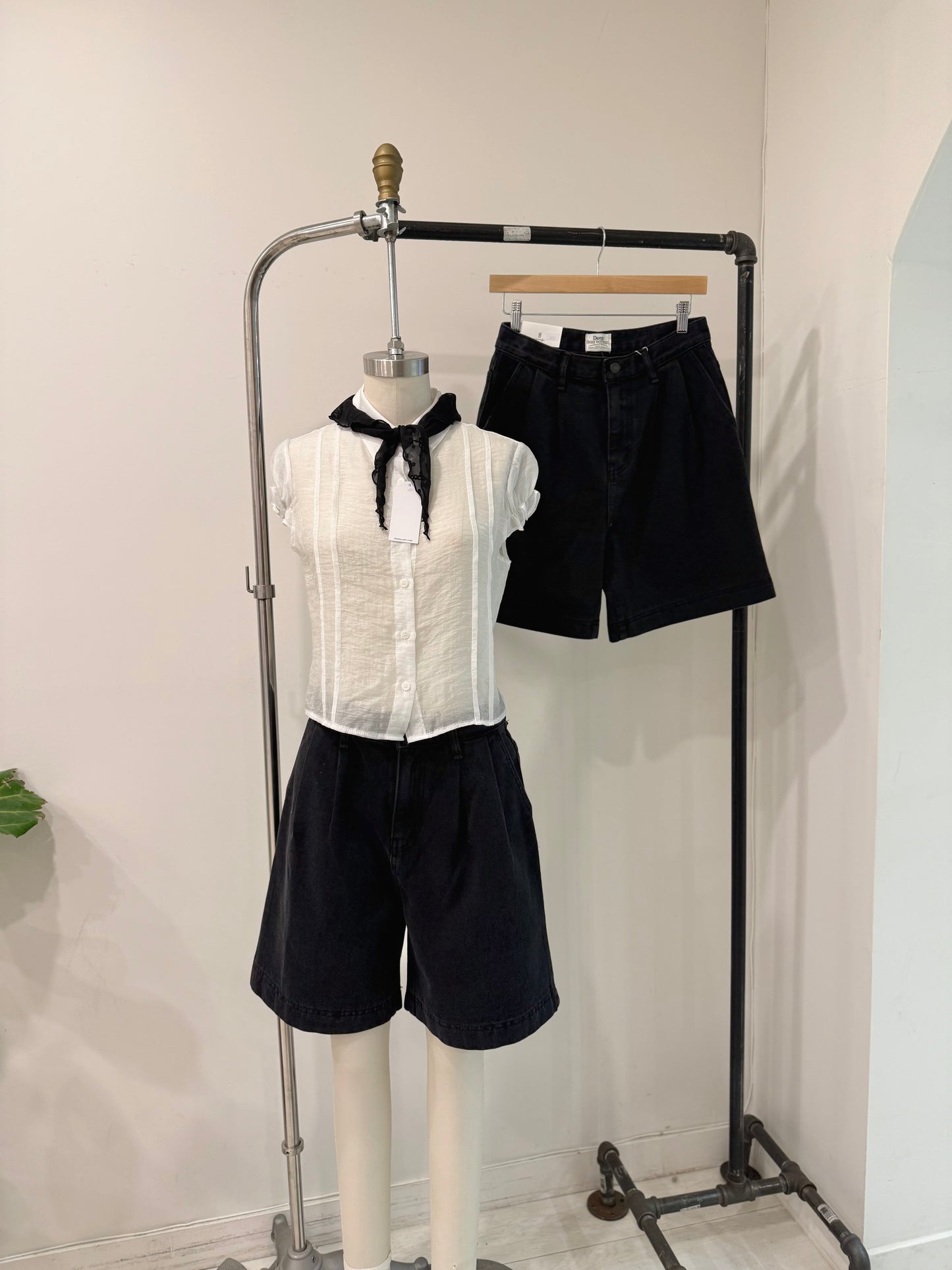 VOICE Black denim shorts