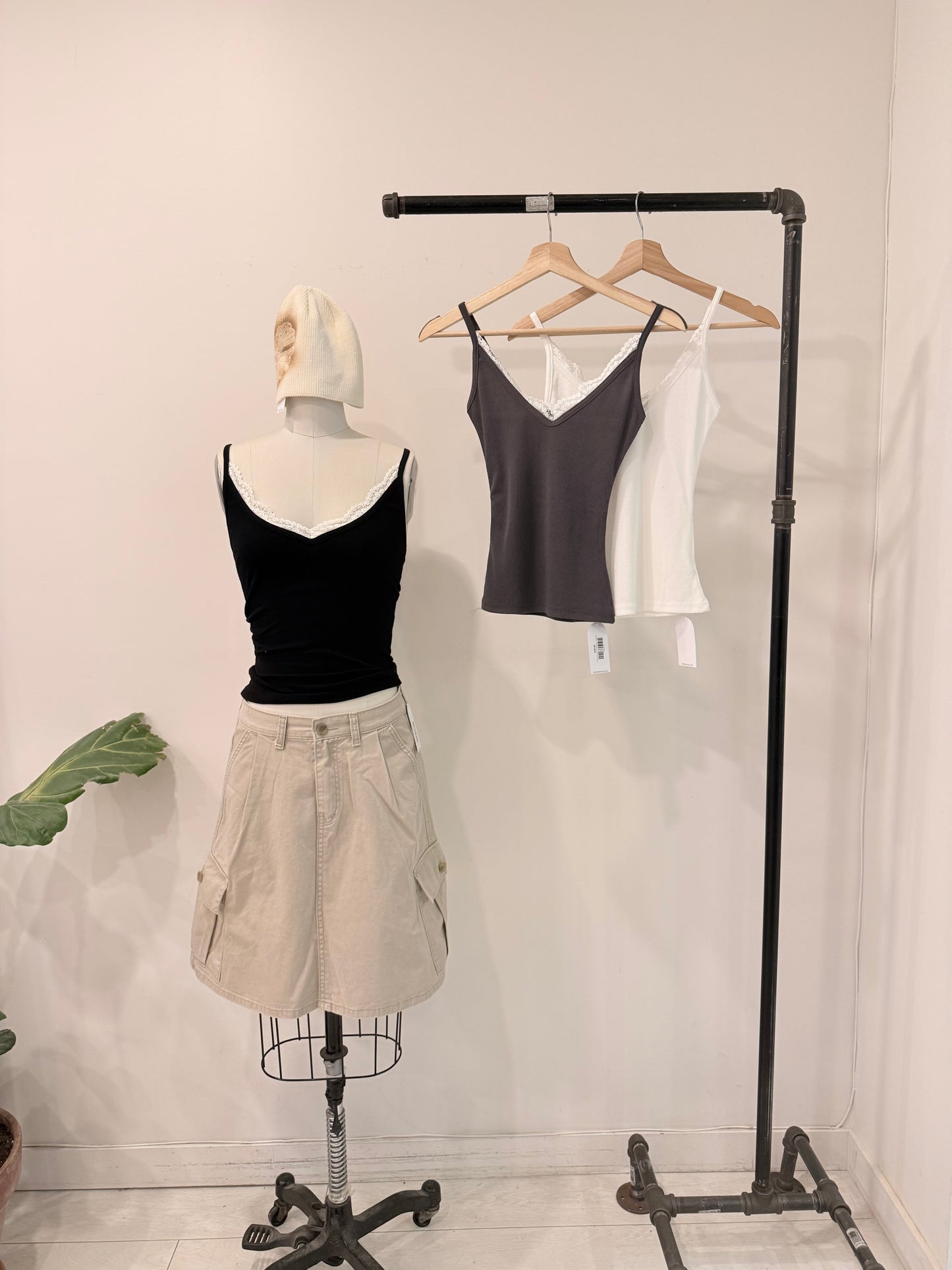 COLE Lacy neckline tanktop