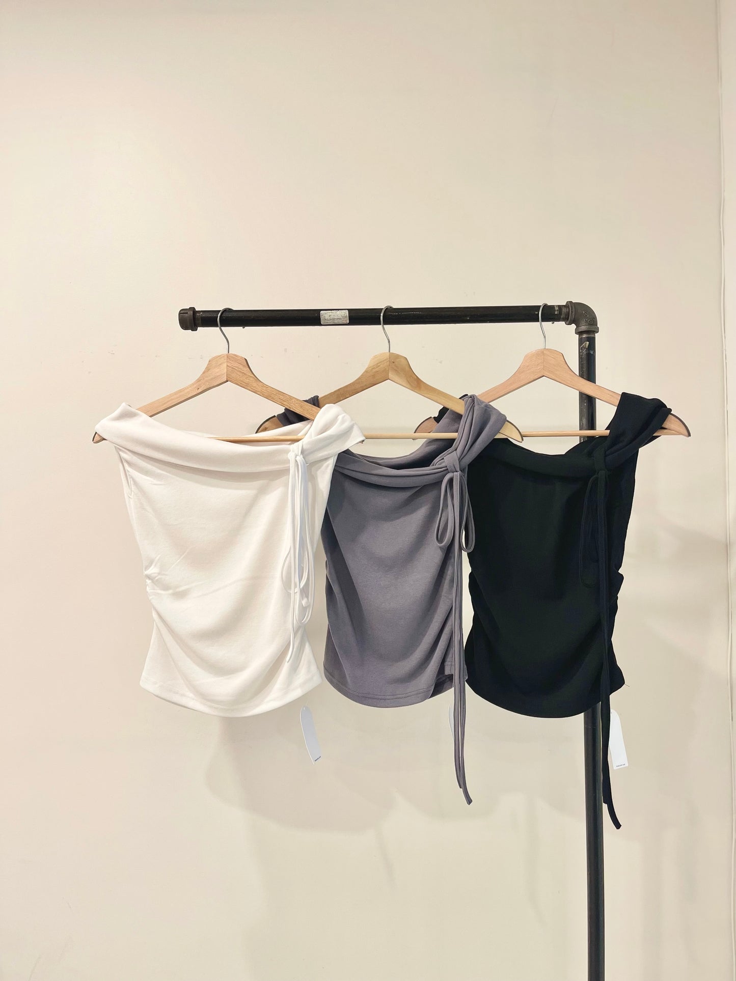 ELLIE Off-shoulder tank
