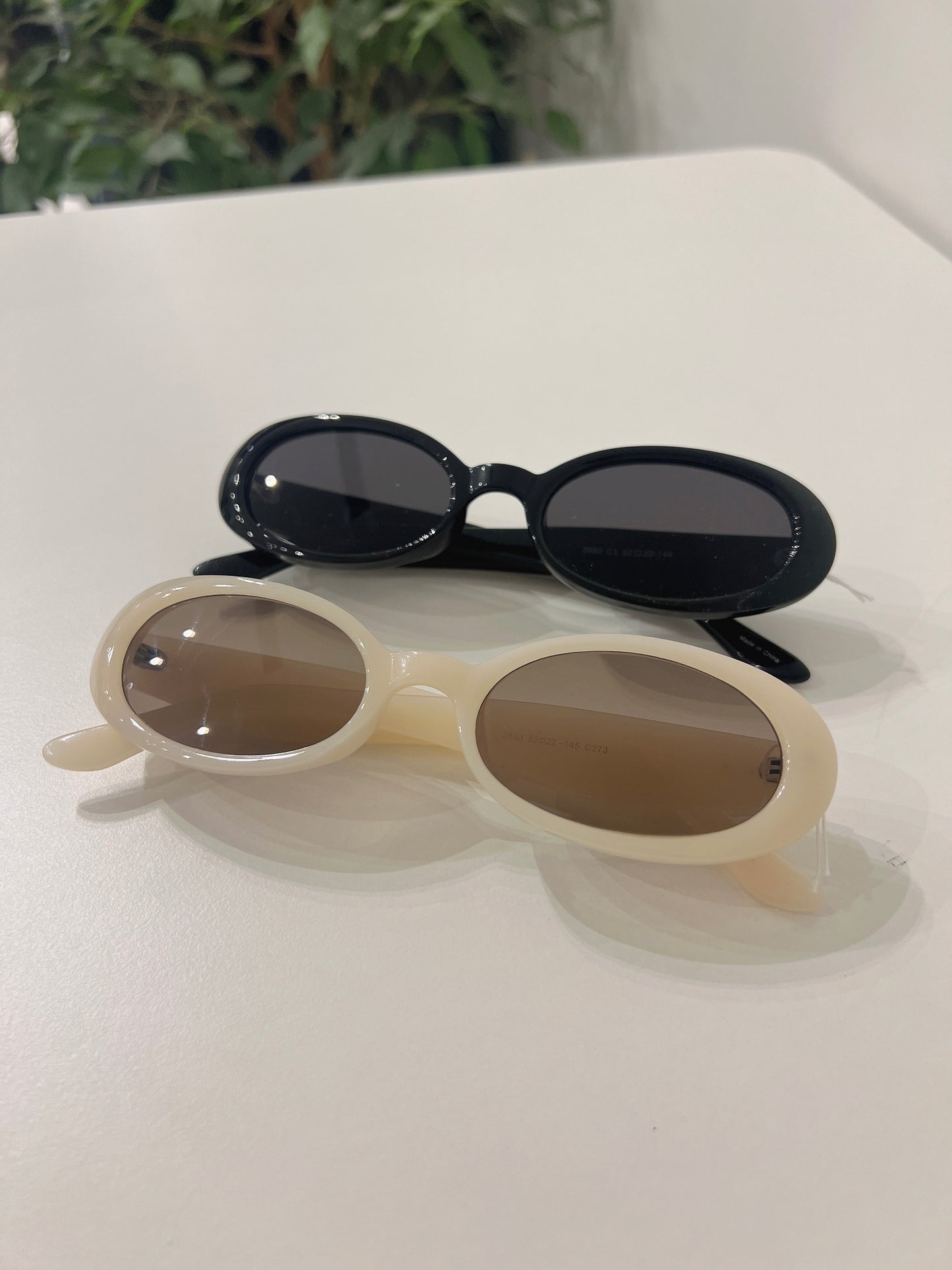 CROWN Oval sunnies