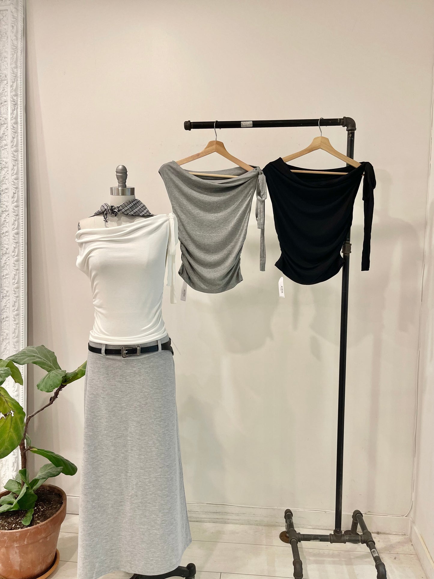 SUNNY Off shoulder top
