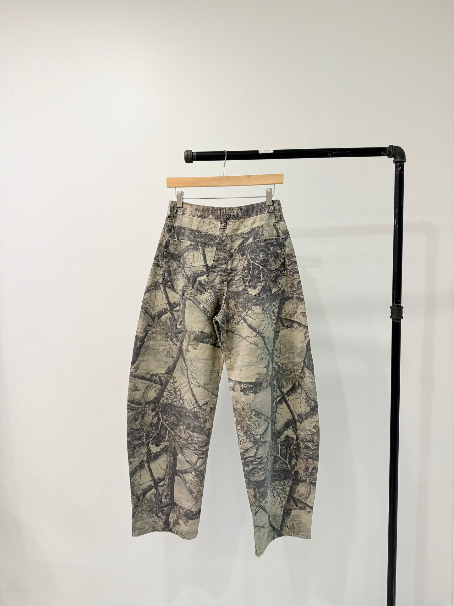 CORTIS  Camo barrel jeans