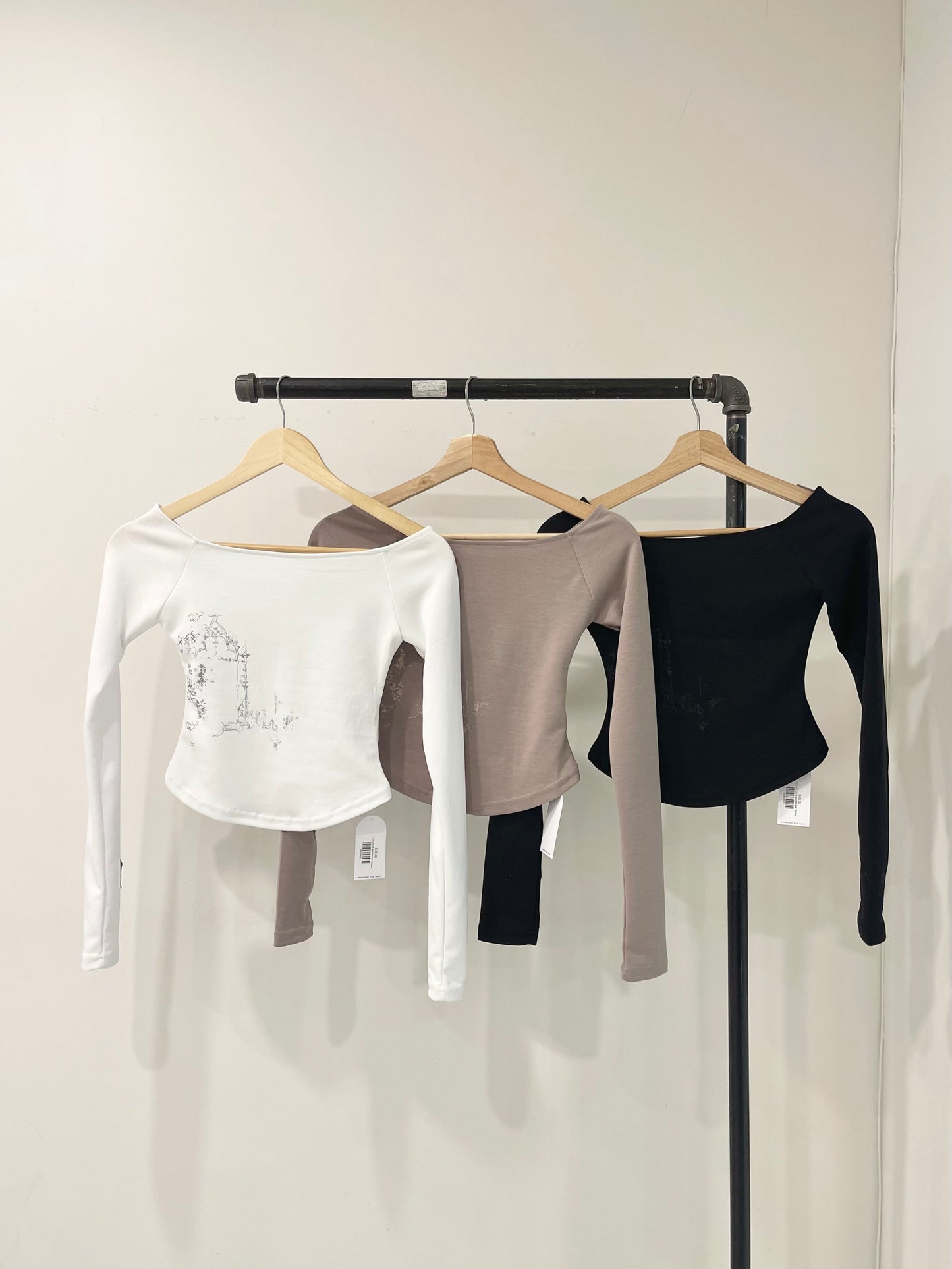 FLEUR Off-shoulder tee