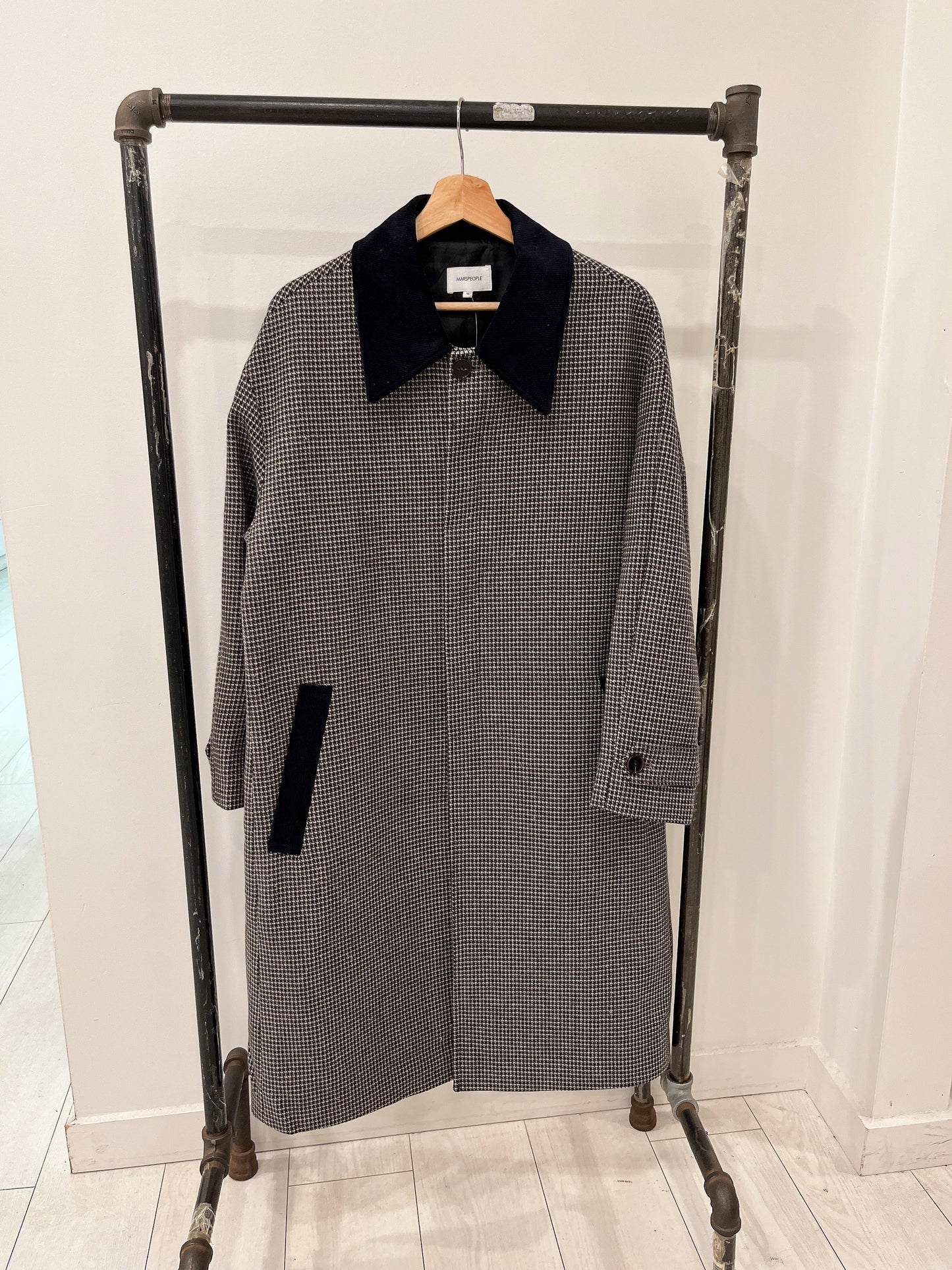 MAAS Contrast collar wool coat