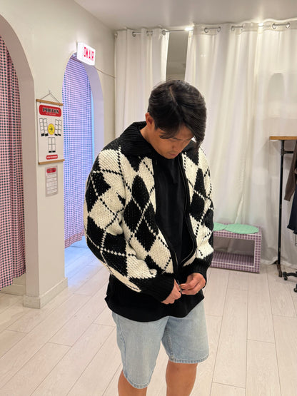 TOHO Argyle zip-up sweater