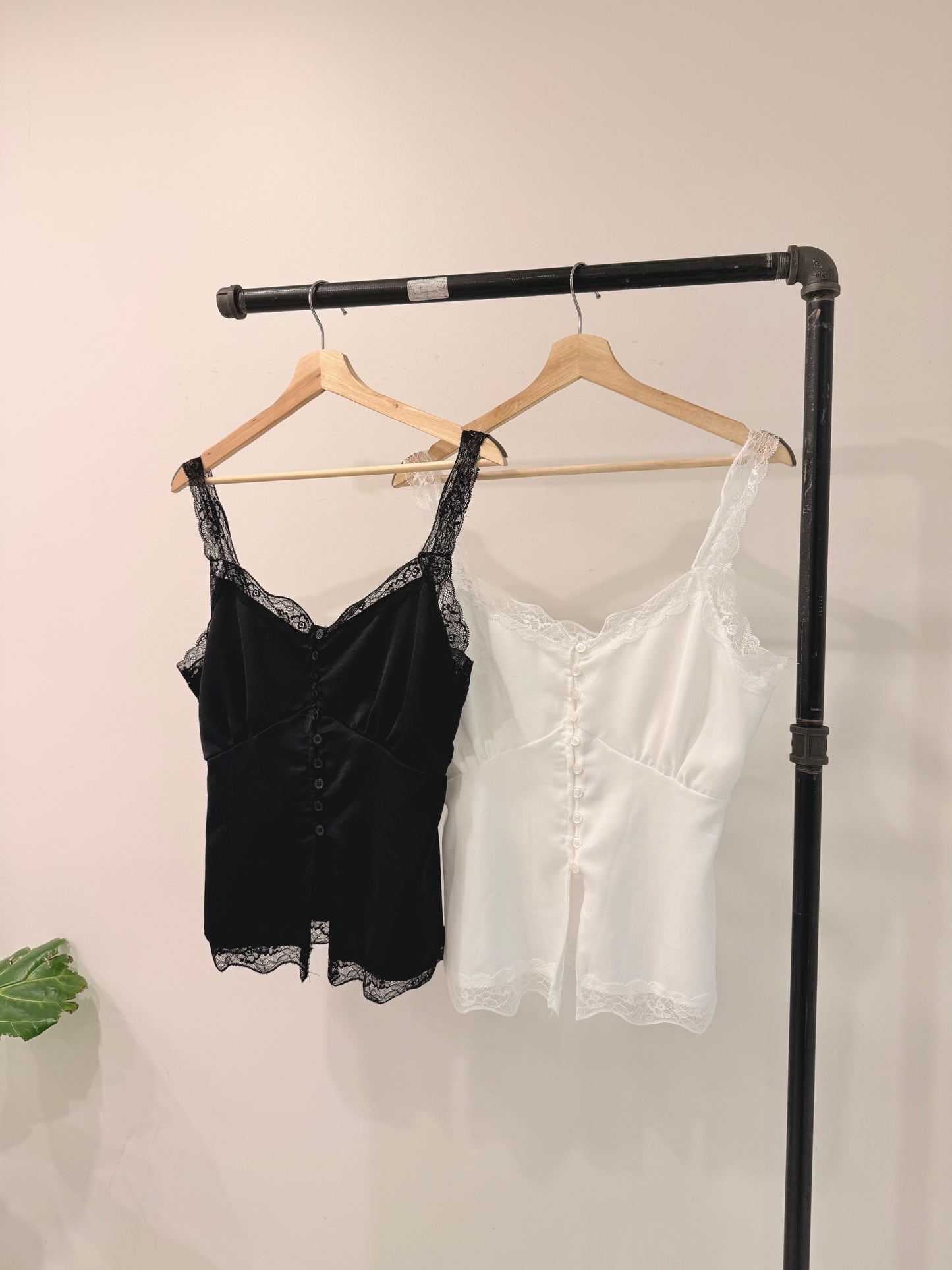 MELLO Satin lace top