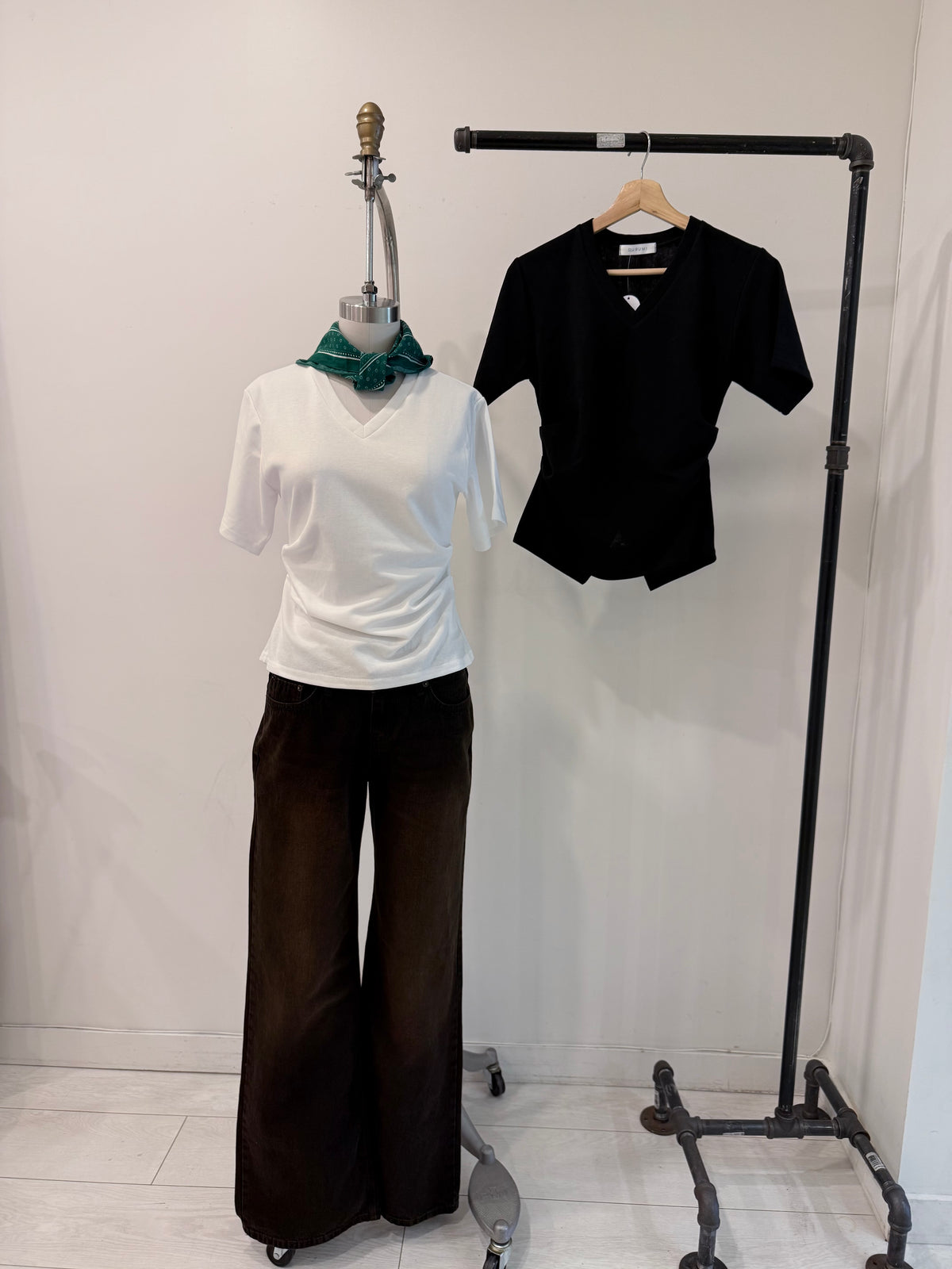 SYBIL V-neck tee