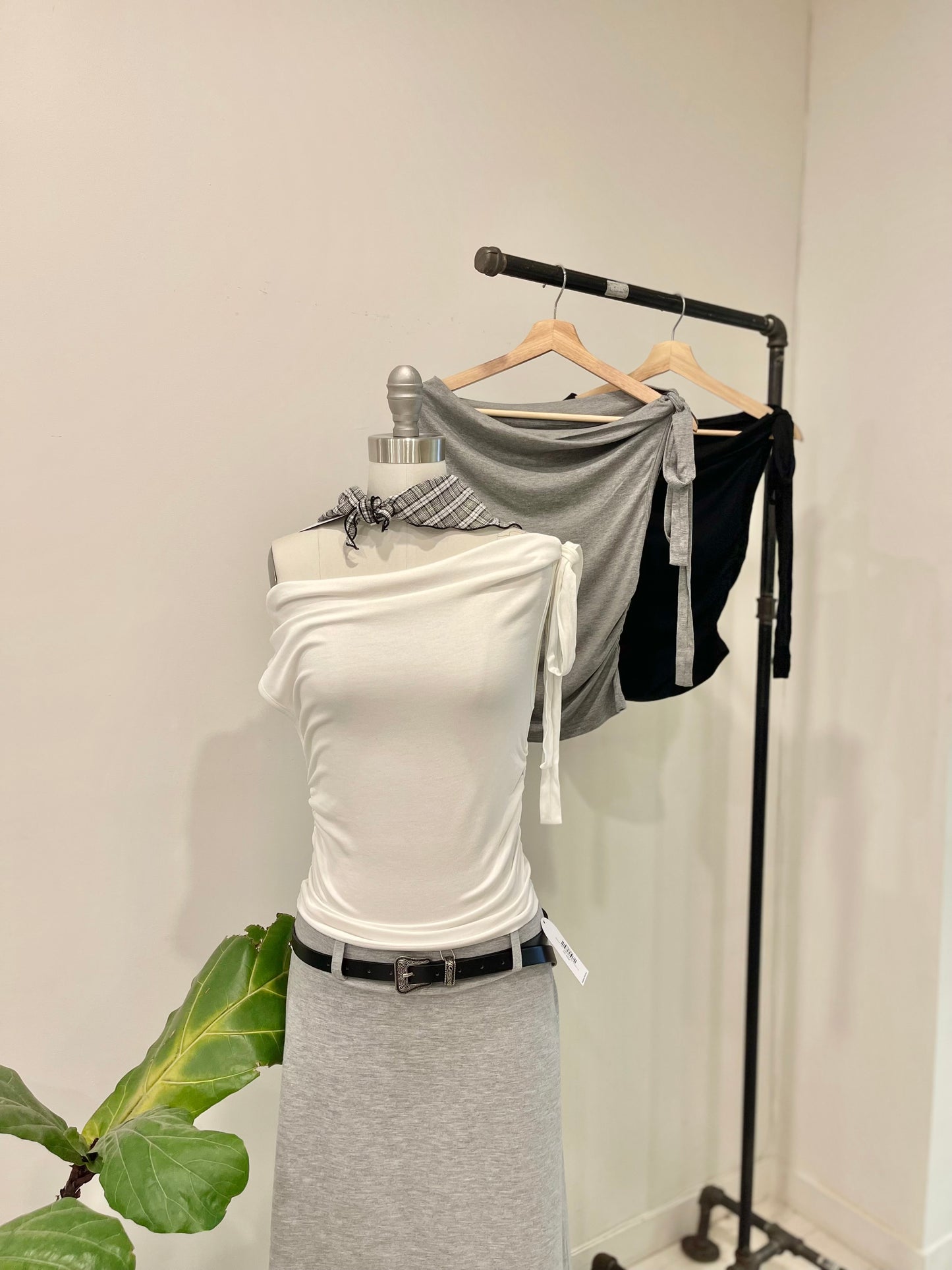 SUNNY Off shoulder top