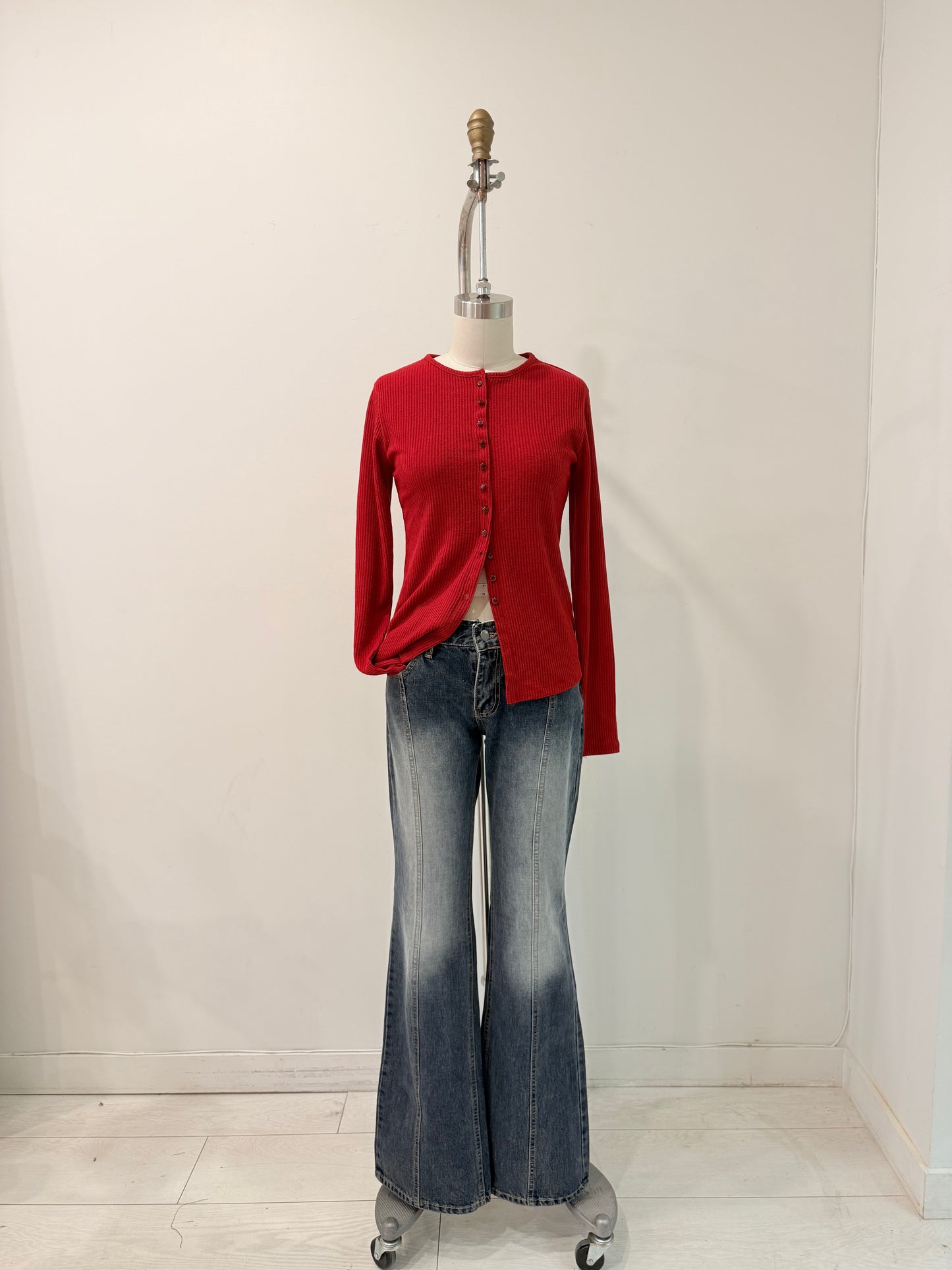 LARA Low-rise bootcut jeans