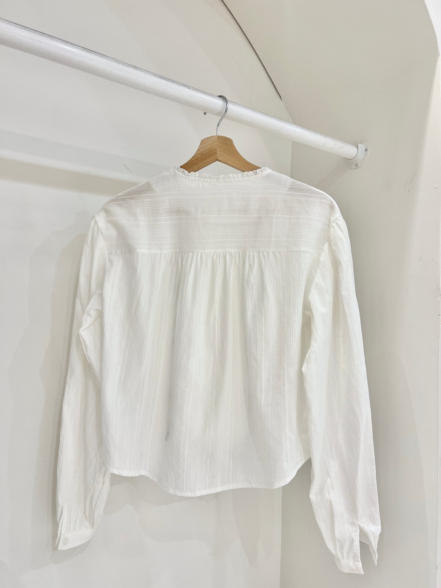 HANA Embroidered frill blouse