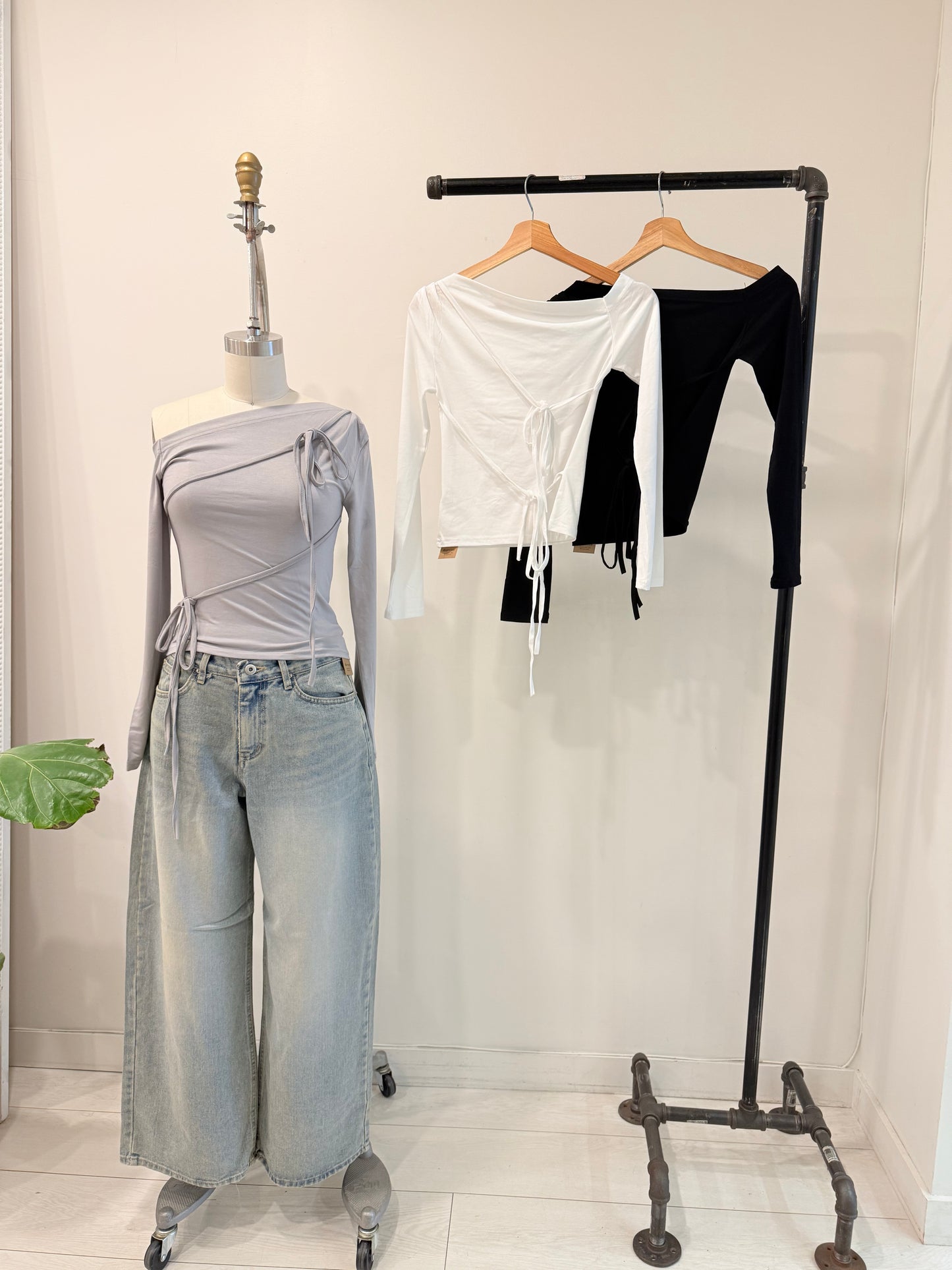 IZZY Off shoulder tie top