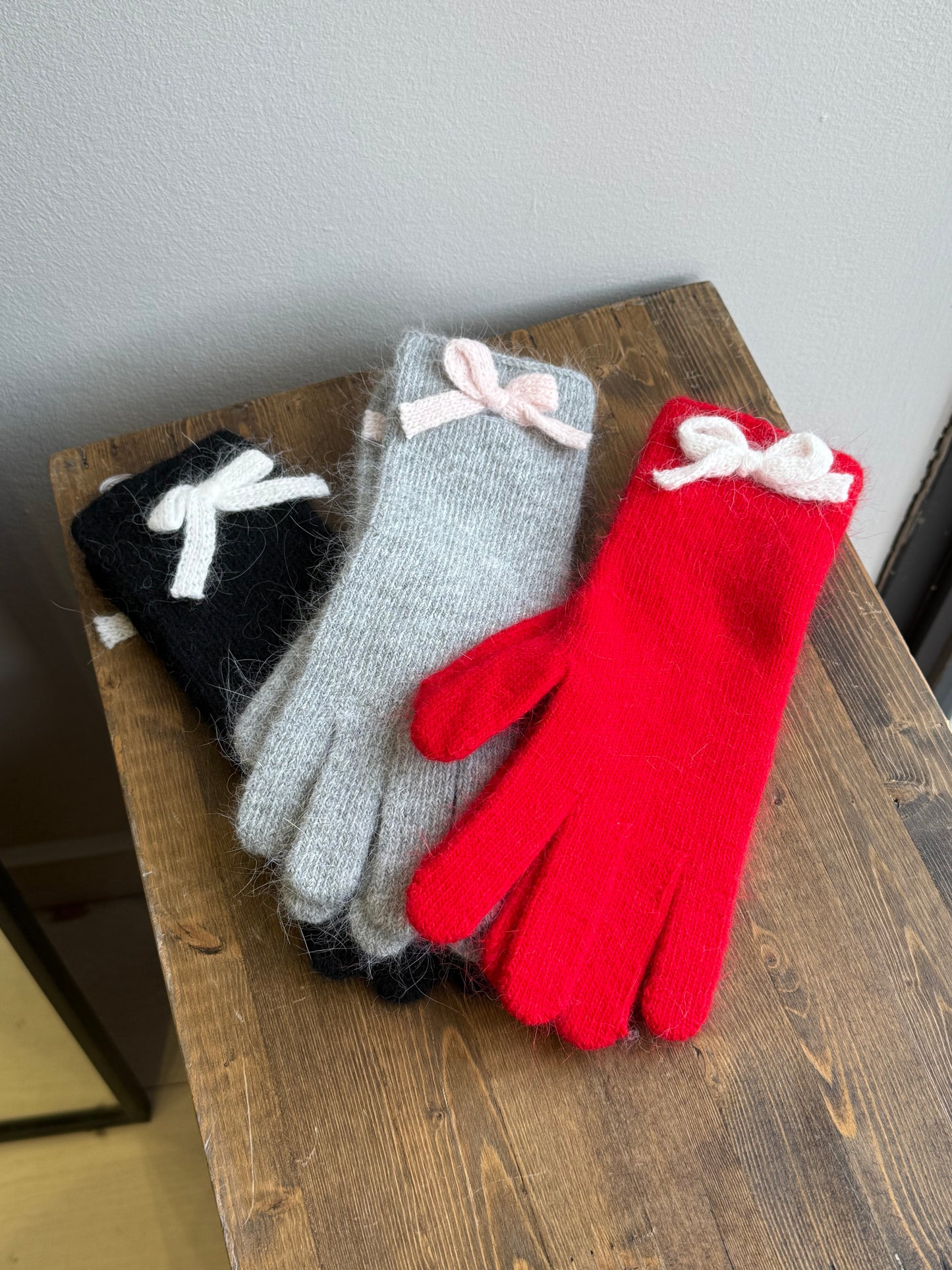 BETTA Bow angora gloves