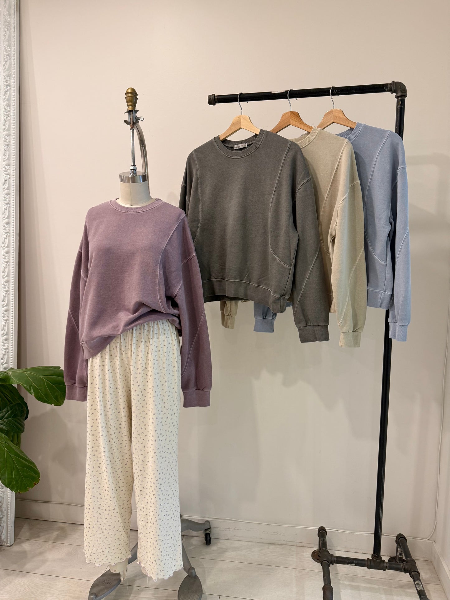 ROLL Sweatshirt