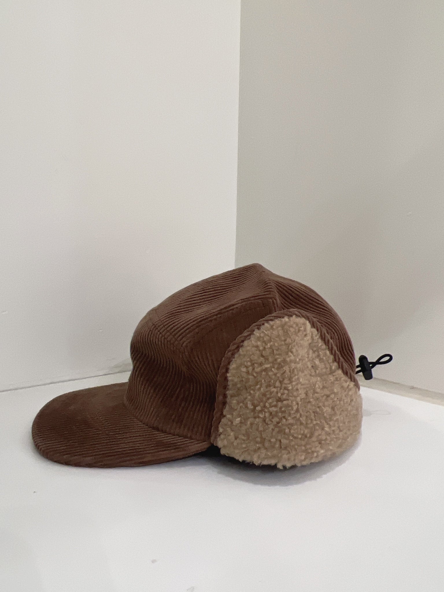 MAIN Corduroy trapper hat