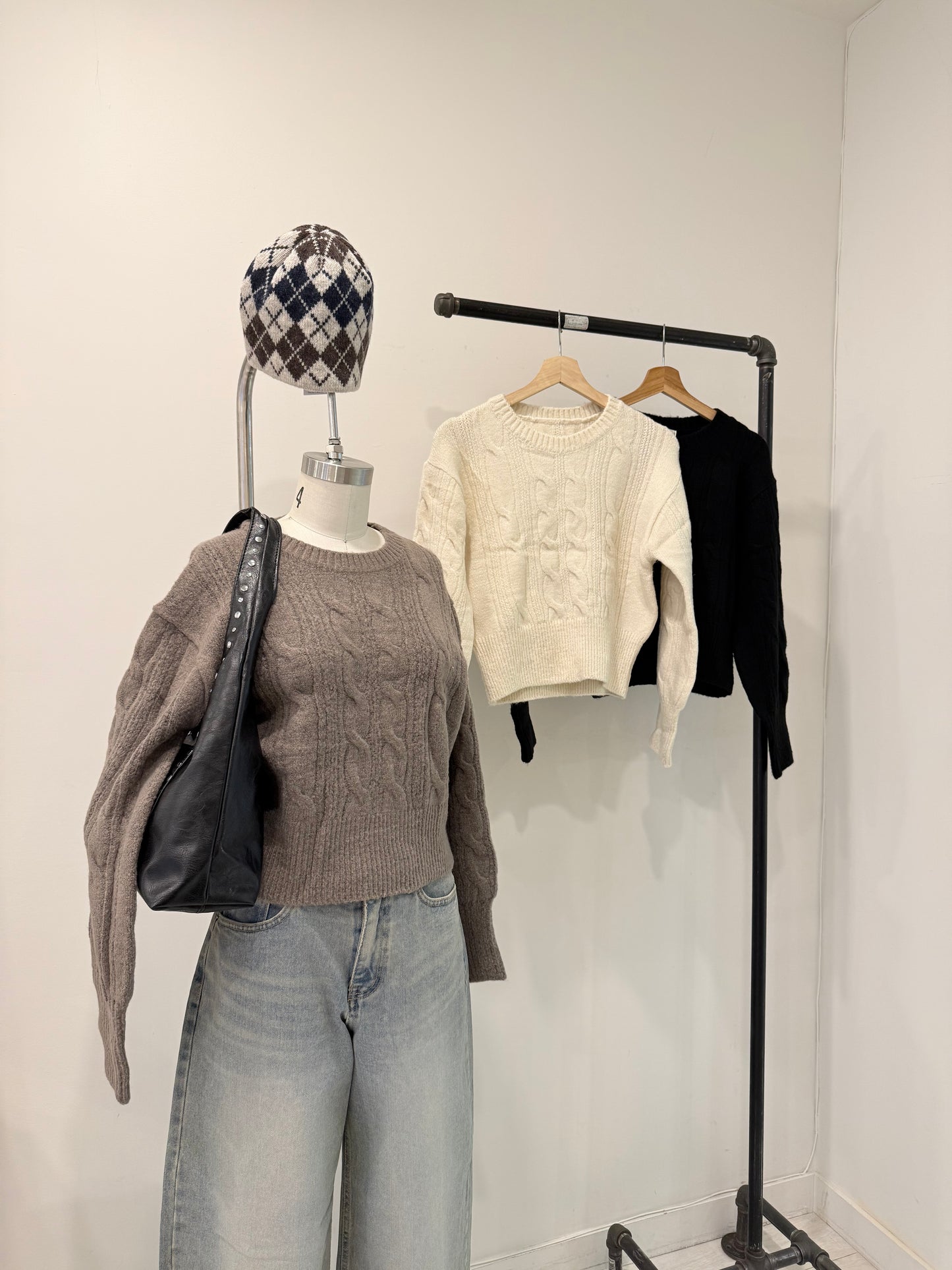 TIDE Cable-knit sweater