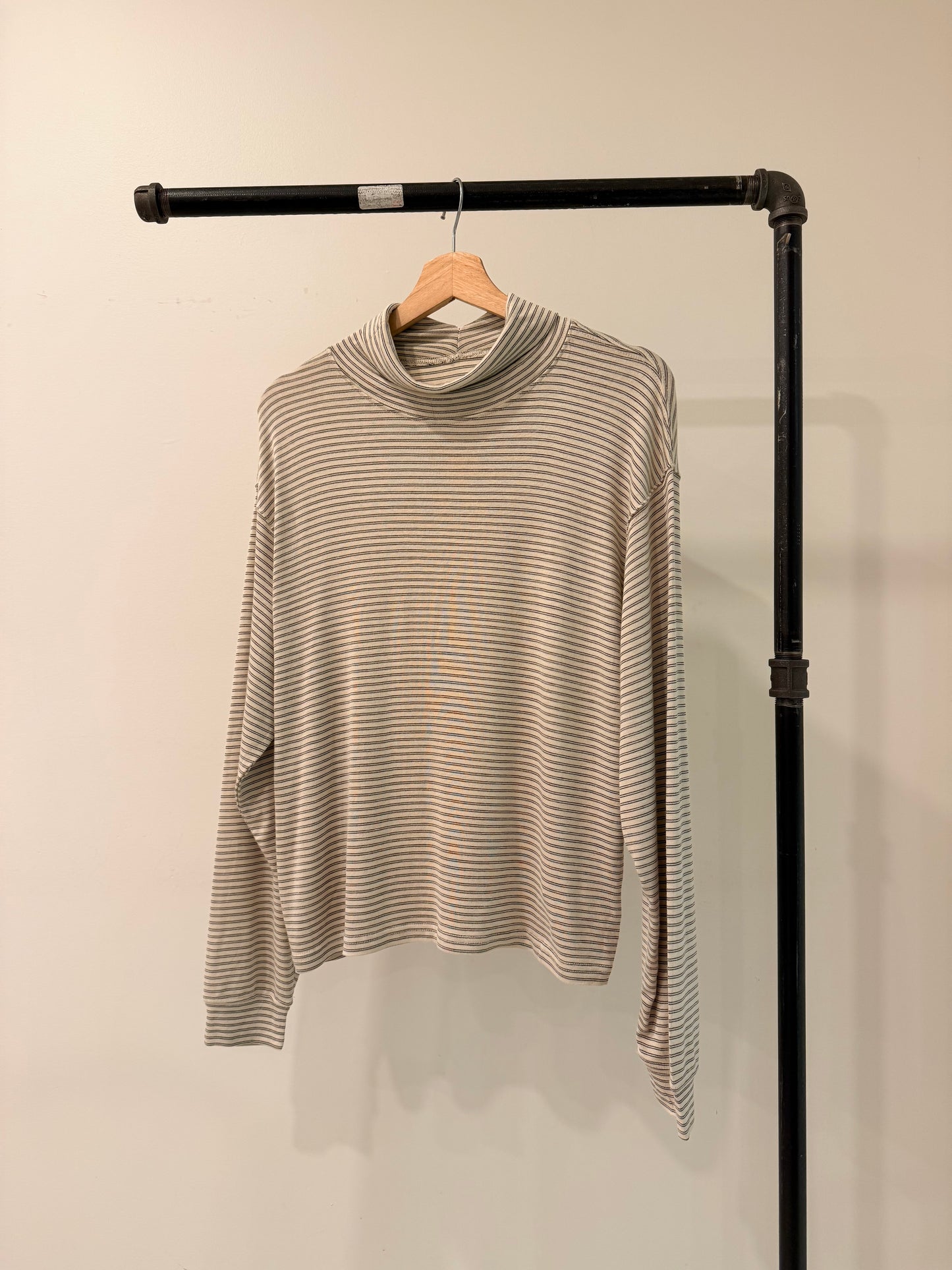 LOST Soft stripe turtleneck