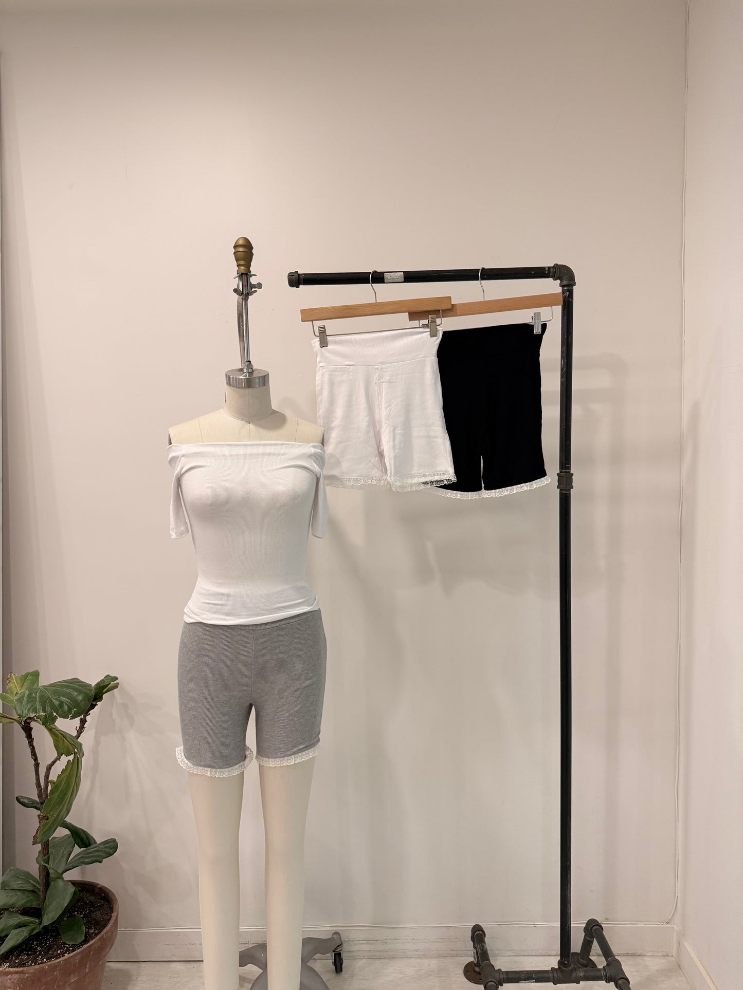 MAY Lace trim shorts