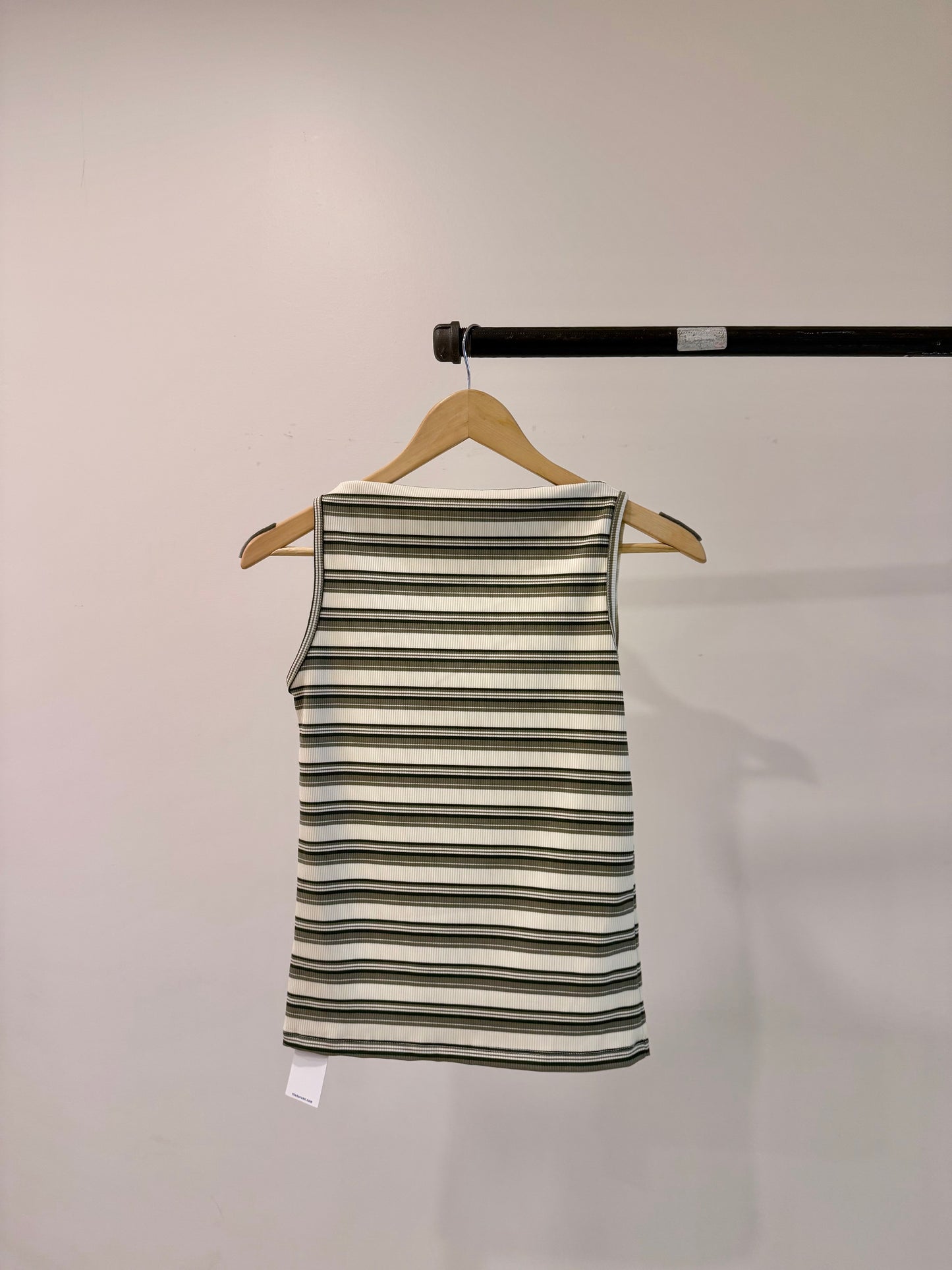 AGNES Boatneck tank