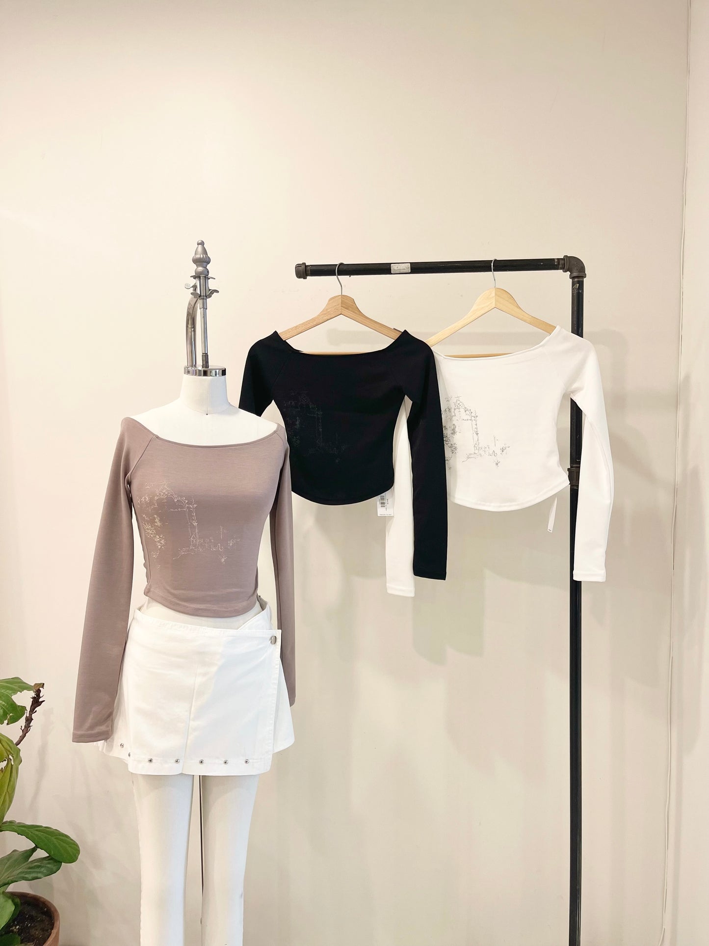 FLEUR Off-shoulder tee