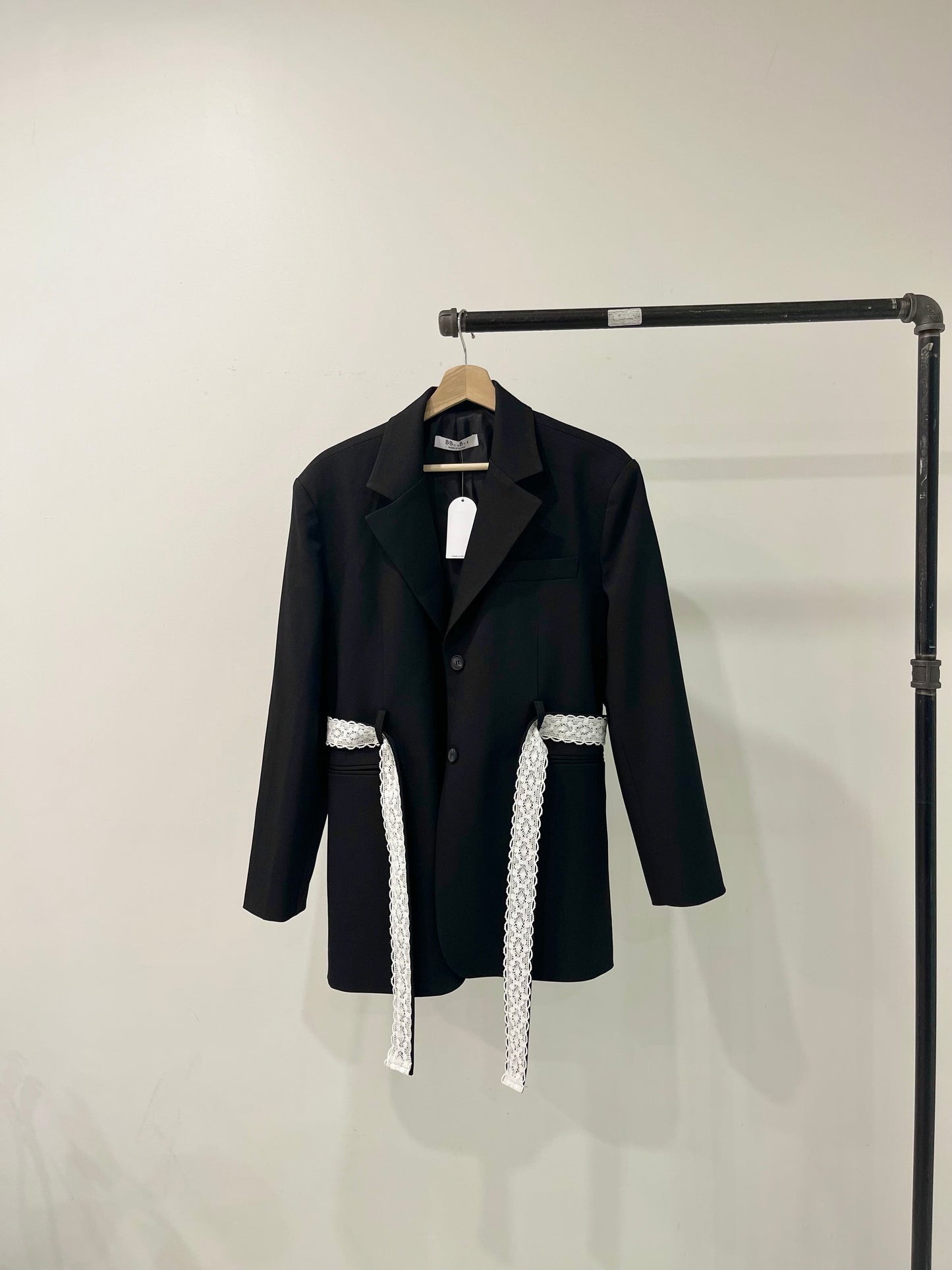 SLOANE Lace-belt boxy blazer